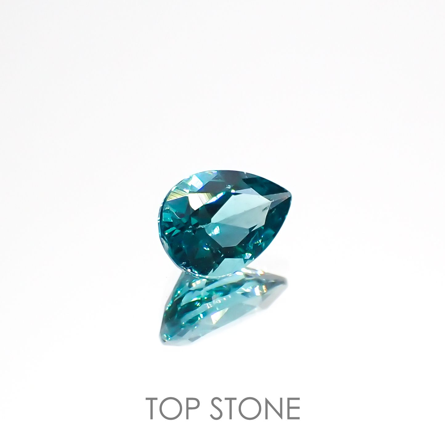 ブルーグリーンアパタイト(宝石名アパタイト)マダガスカル産 0.59ct 識別済[220616657]6.7x4.6mm前後