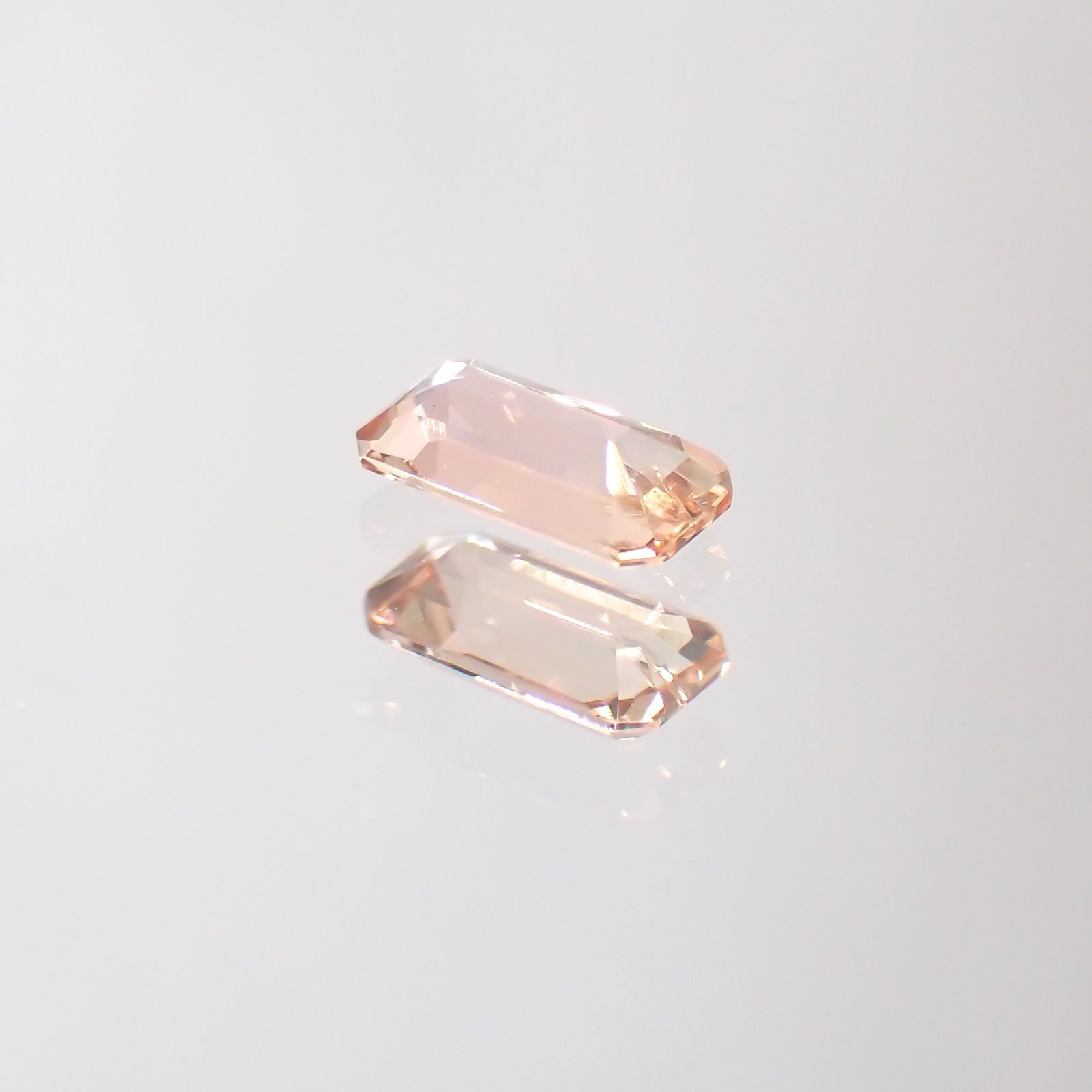 インペリアルトパーズ(宝石名トパーズ)ブラジル産 0.25ct 識別済[220113909]5.2x2.8mm前後