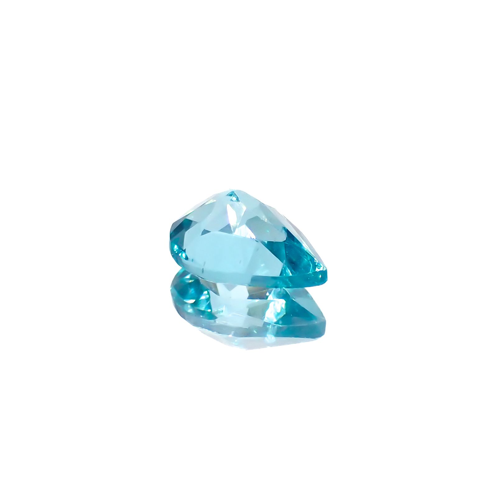 アパタイト(宝石名アパタイト)ブラジル産 0.67ct 識別済[231023843]6.8x4.8mm前後
