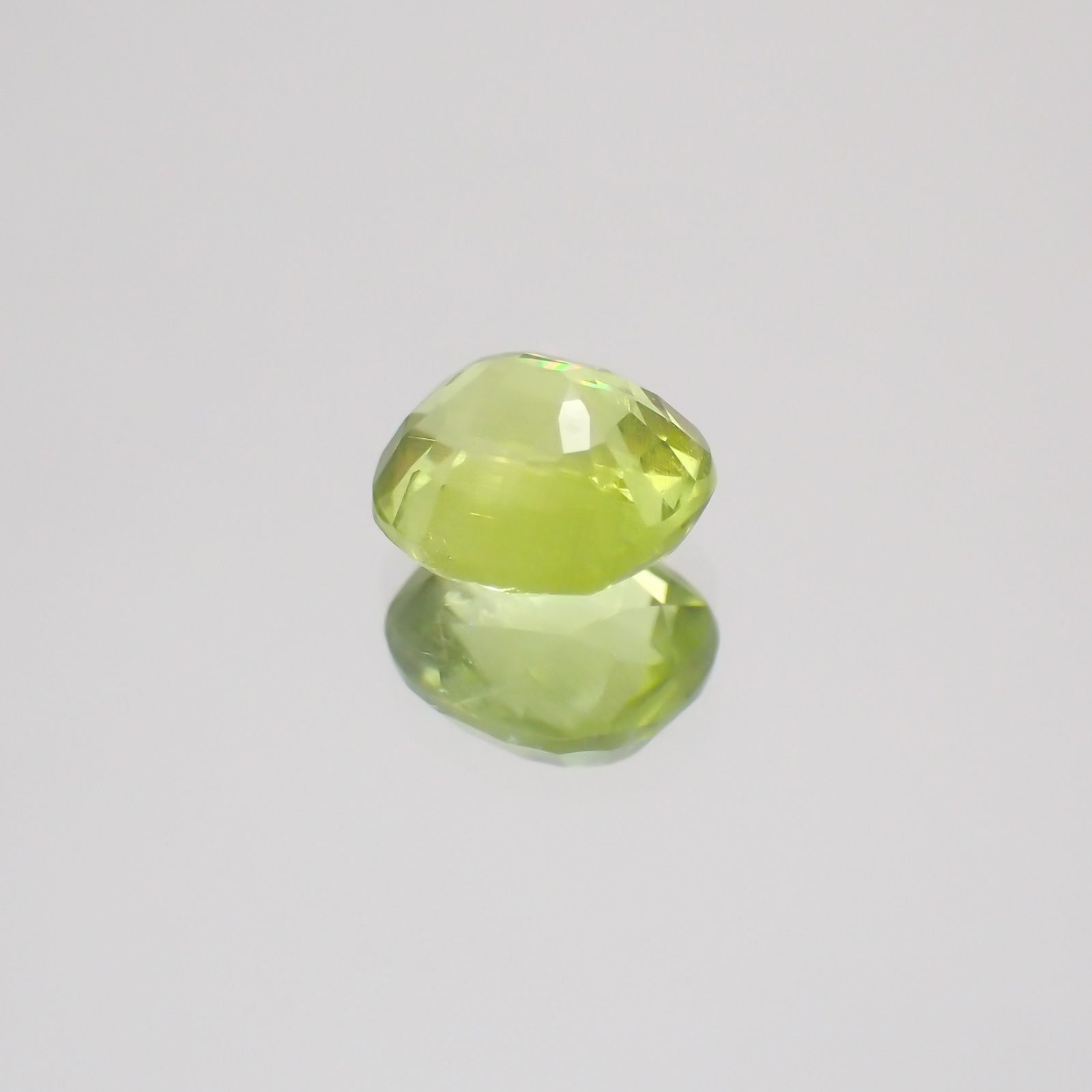 グリーンエンスタタイト(宝石名グリーン・エンスタタイト)カメルーン産 0.75ct 識別済[231224387]5.4x5mm前後