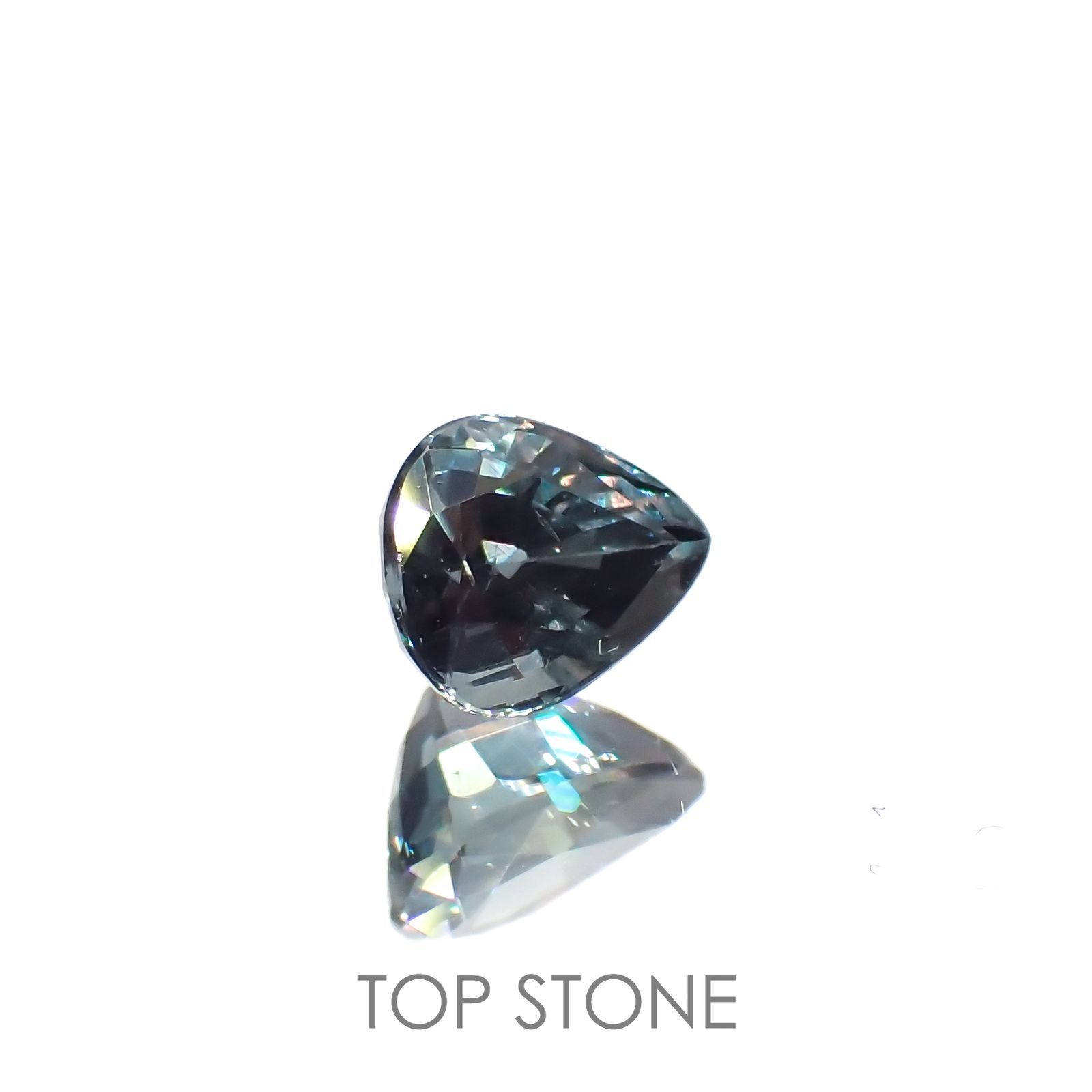 カラーチェンジガーネット アレキタイプ(宝石名ガーネット)マダガスカル・ベキリー産 0.65ct 識別済[220716955]5.4x4.4mm前後