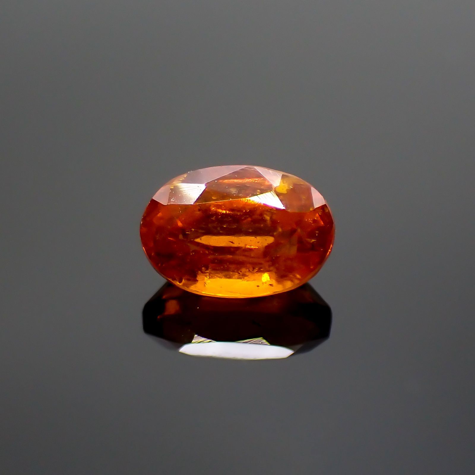 オレンジカイヤナイト宝石名カイヤナイト)ネパール産 0.70ct 識別済[210310579]6.1×4.1mm前後