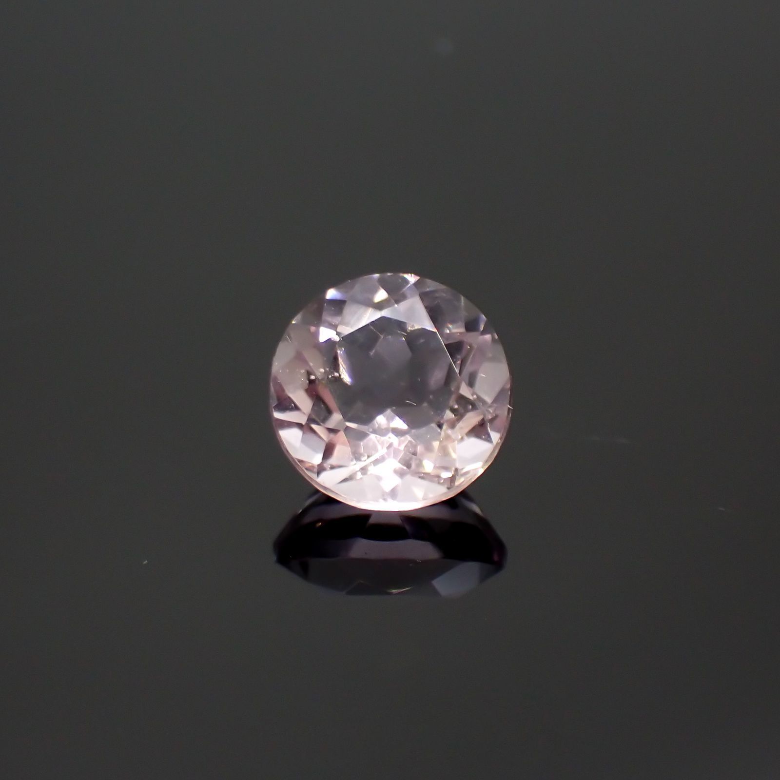 ピンクフローライト(宝石名フルオライト)ブラジル産 3.14ct 識別済[220115126]8.9x8.8mm前後