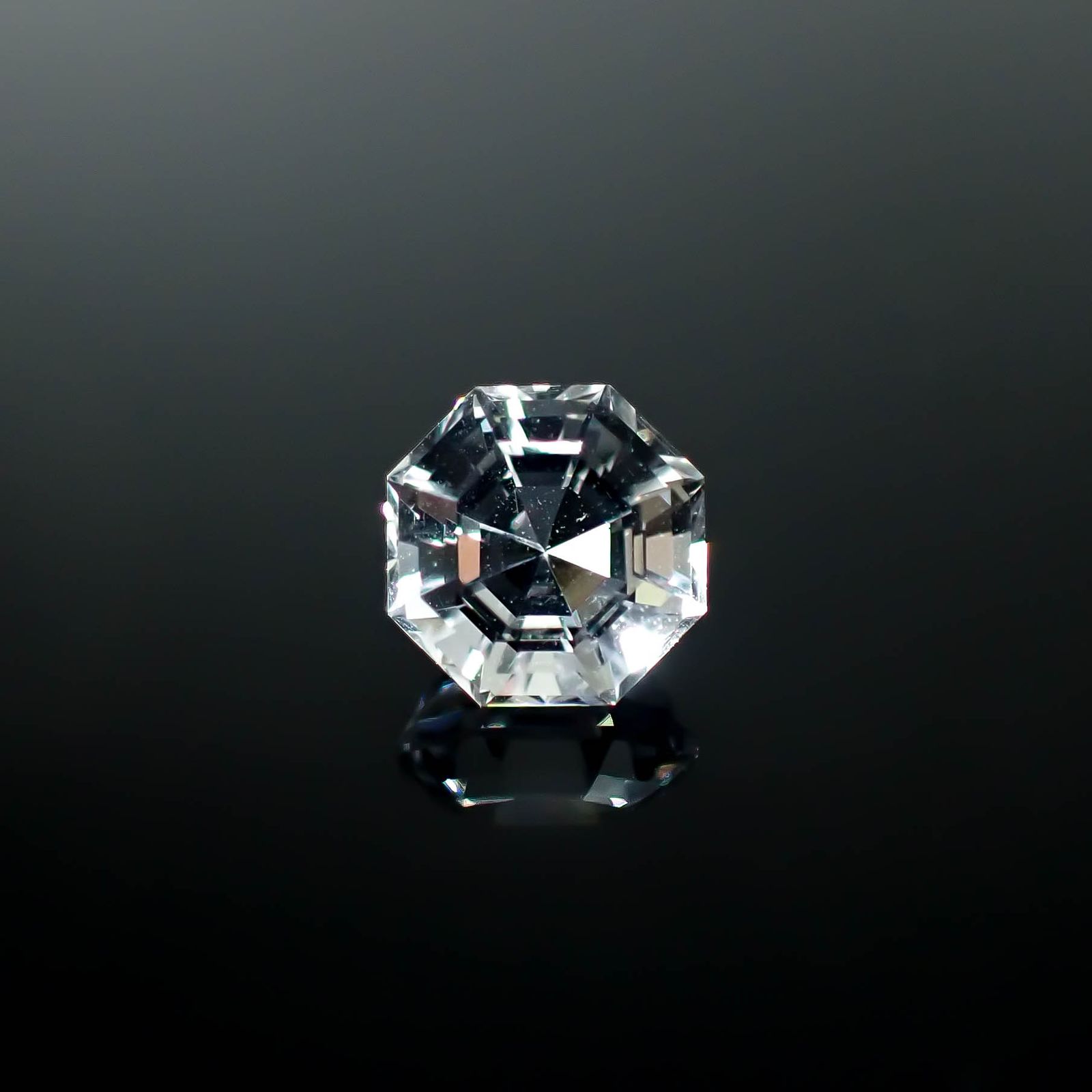 ◇オクタゴンカット◇レムリアンシードクリスタル(保証シール付き) ブラジル産 1.56ct / 7.2x7.1mm前後 [250730861]