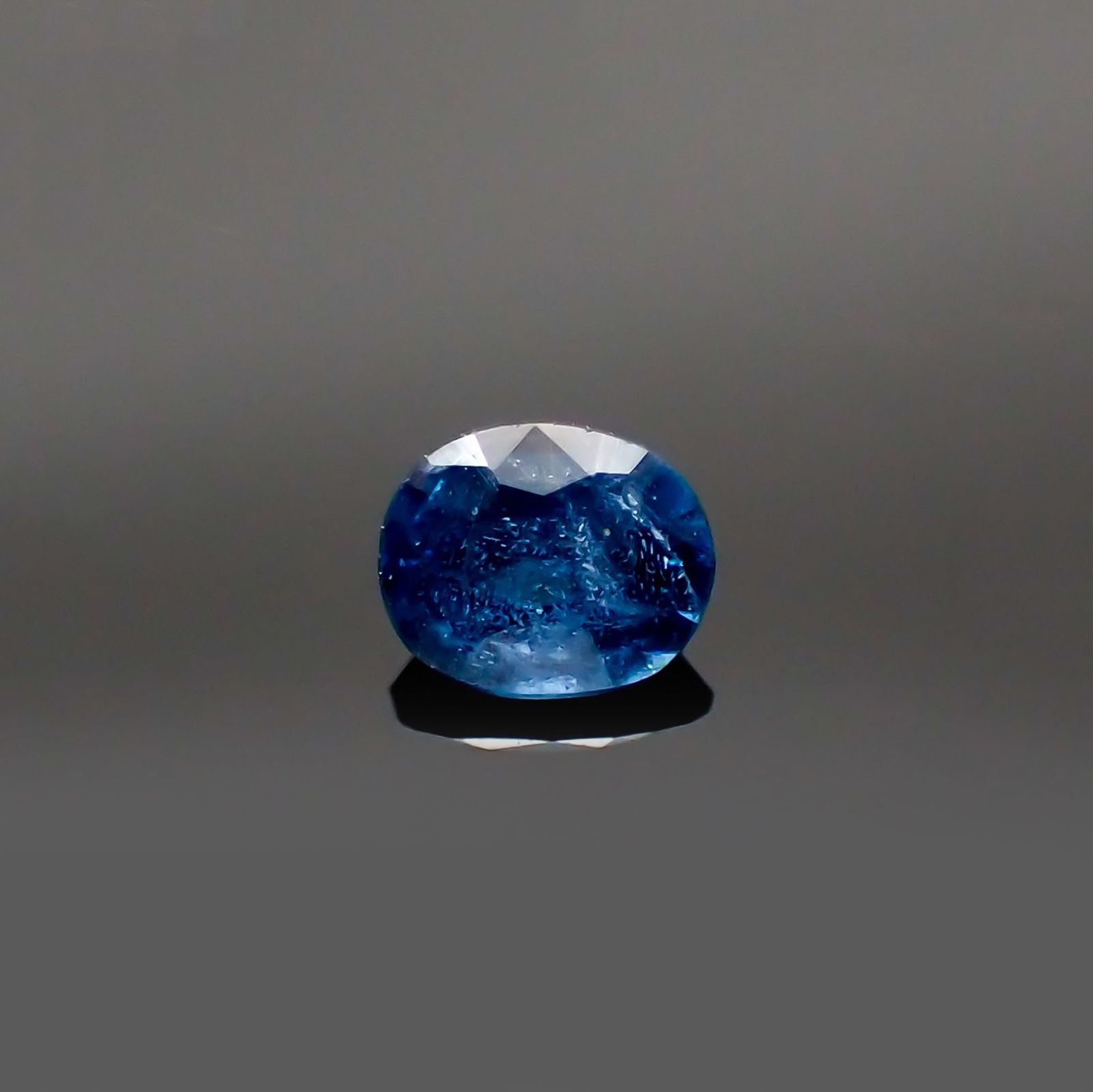 ガーナイト(宝石名含コバルト・ガーナイト) ナイジェリア産 識別済 0.22ct / 3.7x3mm前後 [260411556]