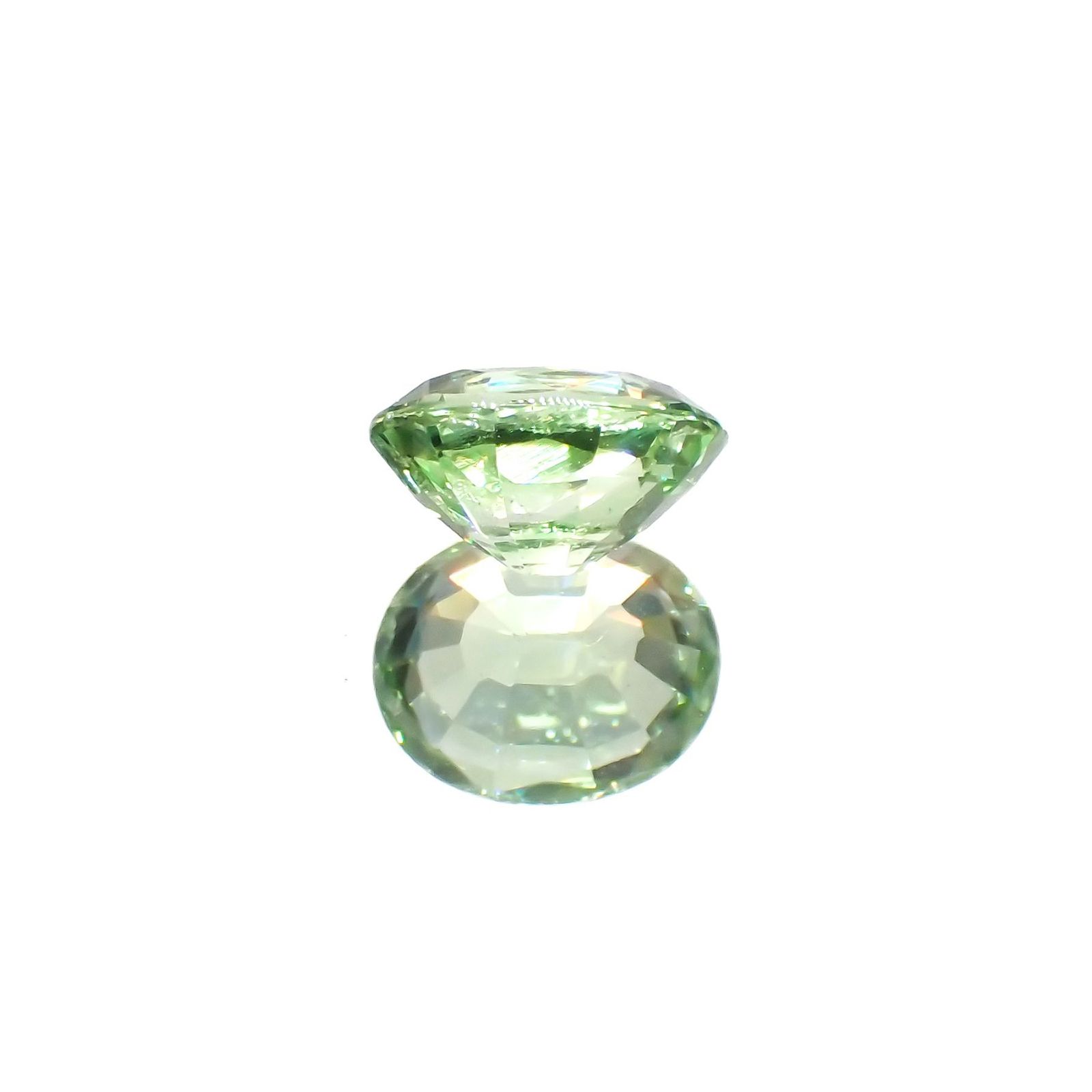 ミントガーネット(宝石名ガーネット)タンザニア産 識別済 0.92ct / 6.5x5.3mm前後 [251023062]