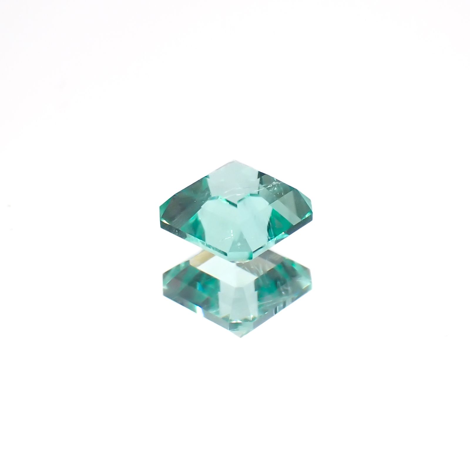 ノンオイル エメラルド ロシア産 0.34ct[230421685]4.1x4.1mm前後