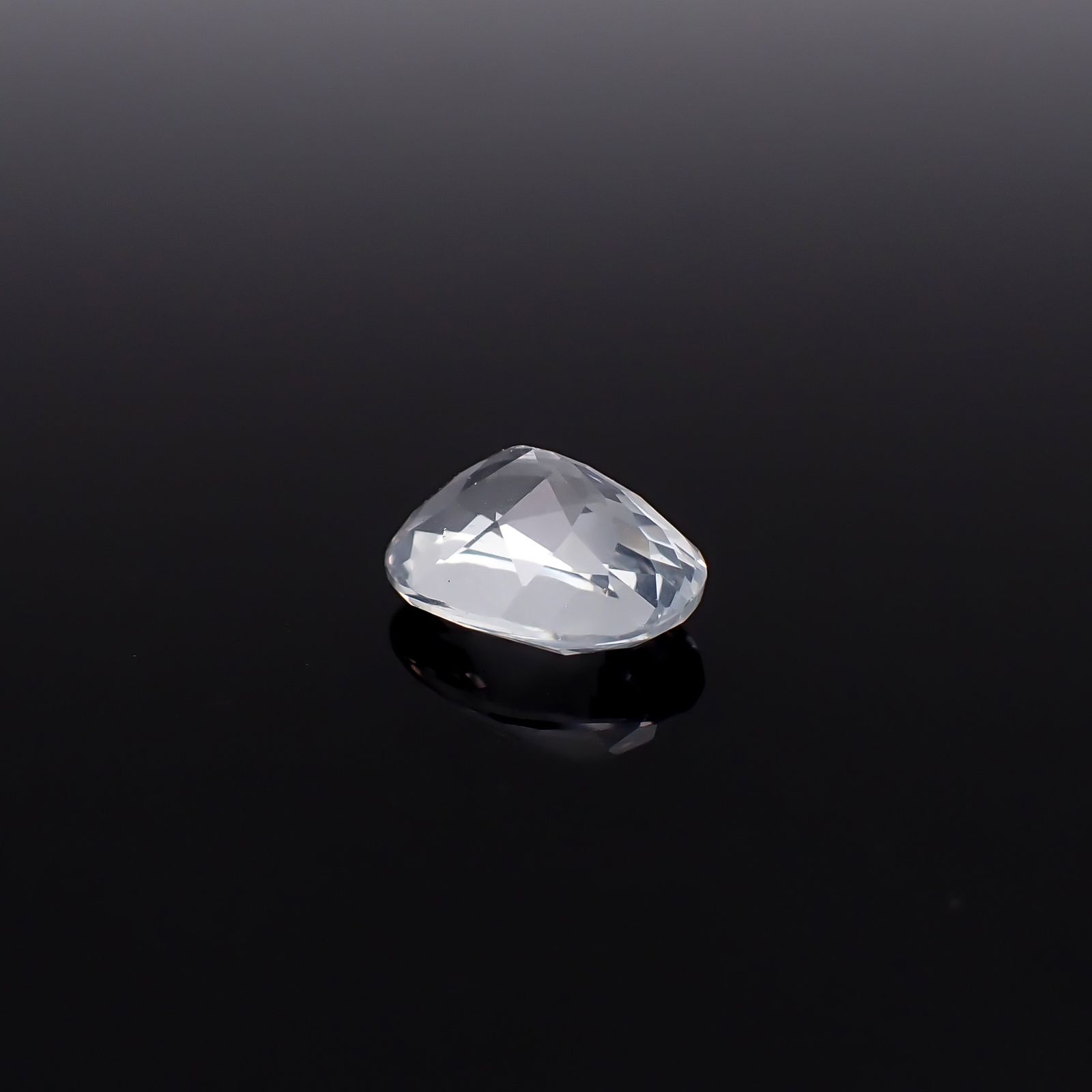 シルバーアパタイト フルオレッセンス アフリカ産 識別済 1.88ct / 9x6.6mm前後 [260632510]