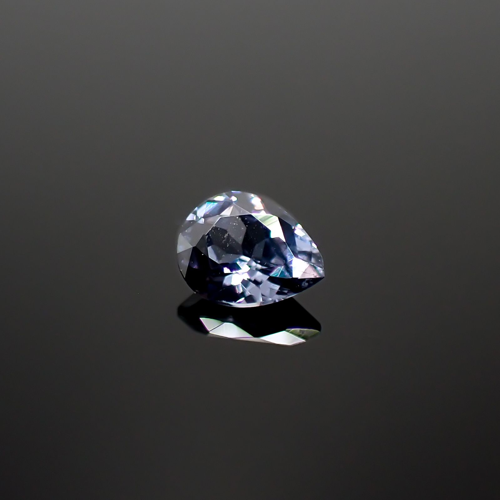 ベキリーブルーガーネット（カラーチェンジガーネット アレキタイプ） マダガスカル産 0.17ct [241029382]3.9x3.1mm前後