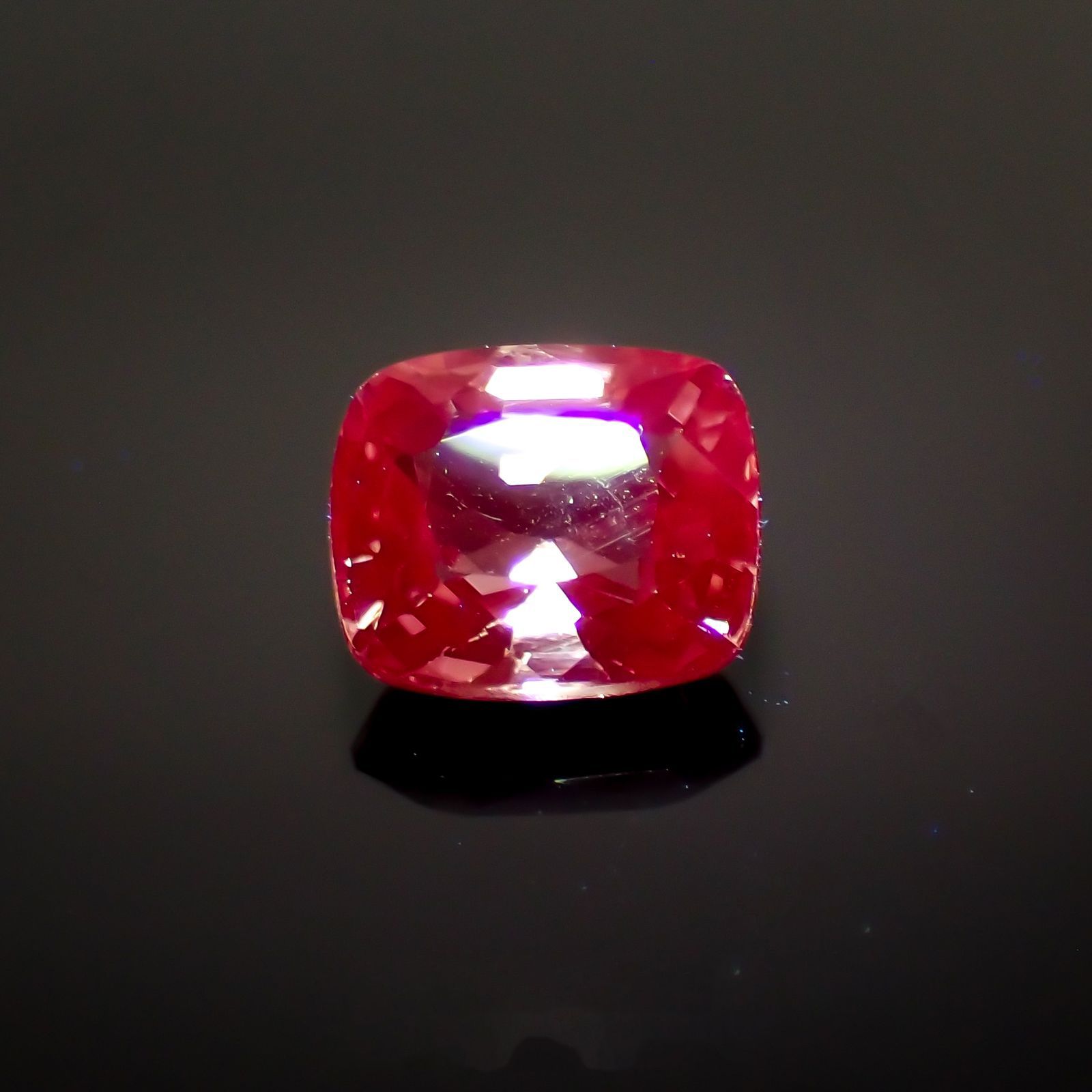 パープルスピネル(宝石名スピネル)ビルマ産 1.16ct 識別済[231124303]6.7x5.7mm前後