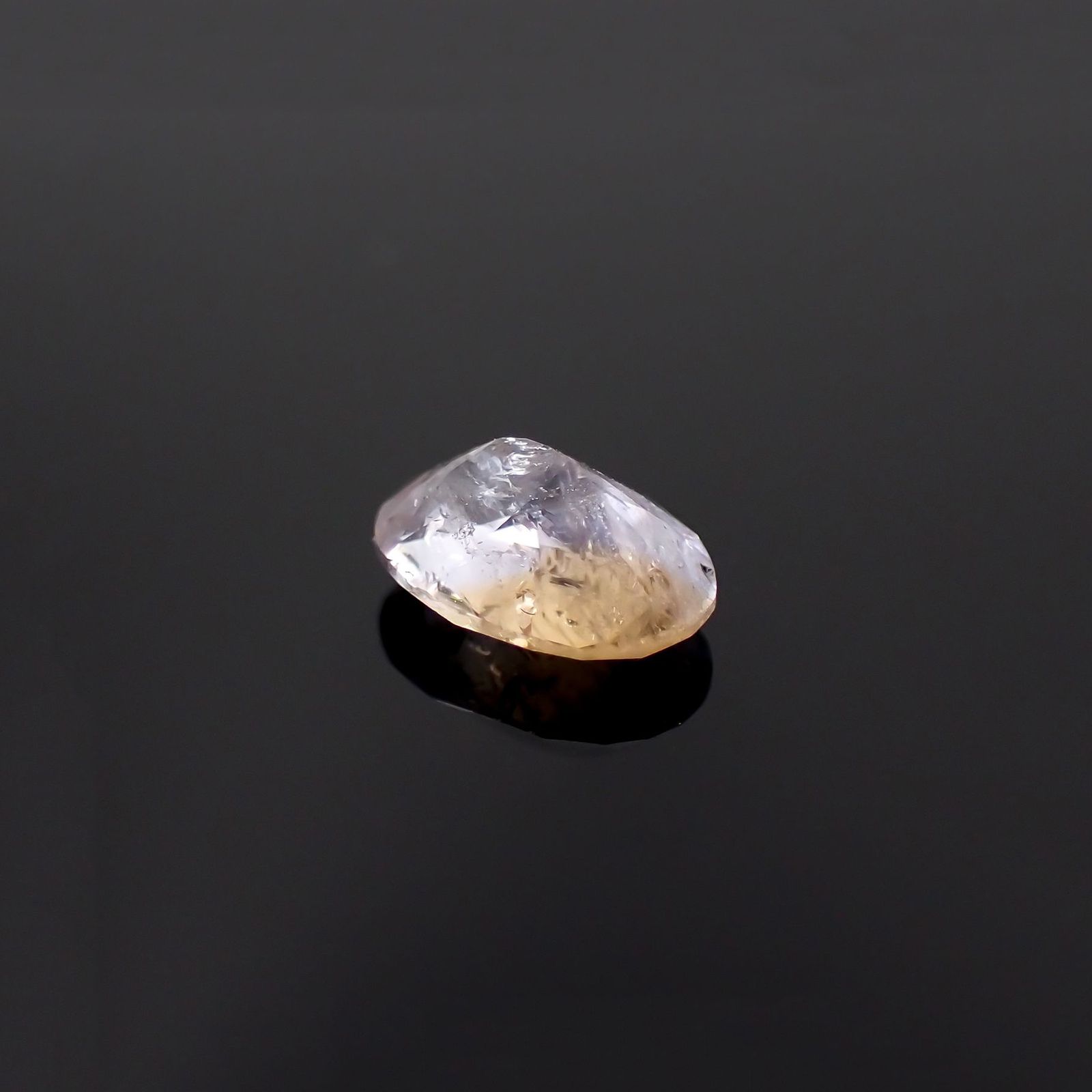 バイカラーマグネシオアキシナイト フルオレッセンス(宝石名マグネシオ・アキシナイト)タンザニア産 ソ付(日独) 0.847ct / 7.22x5.16mm前後 [230421873]