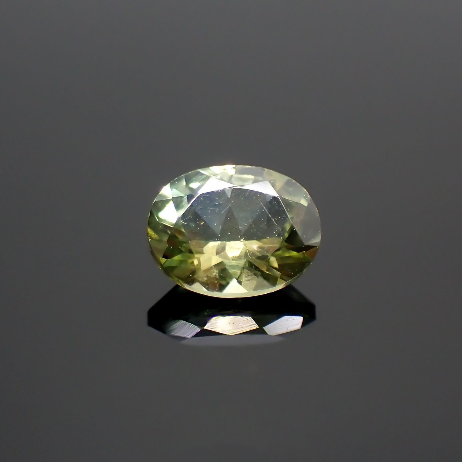 モンタナサファイア(宝石名サファイア)アメリカ・モンタナ州産 0.49ct 識別済[220114014]5.2x4.1mm前後