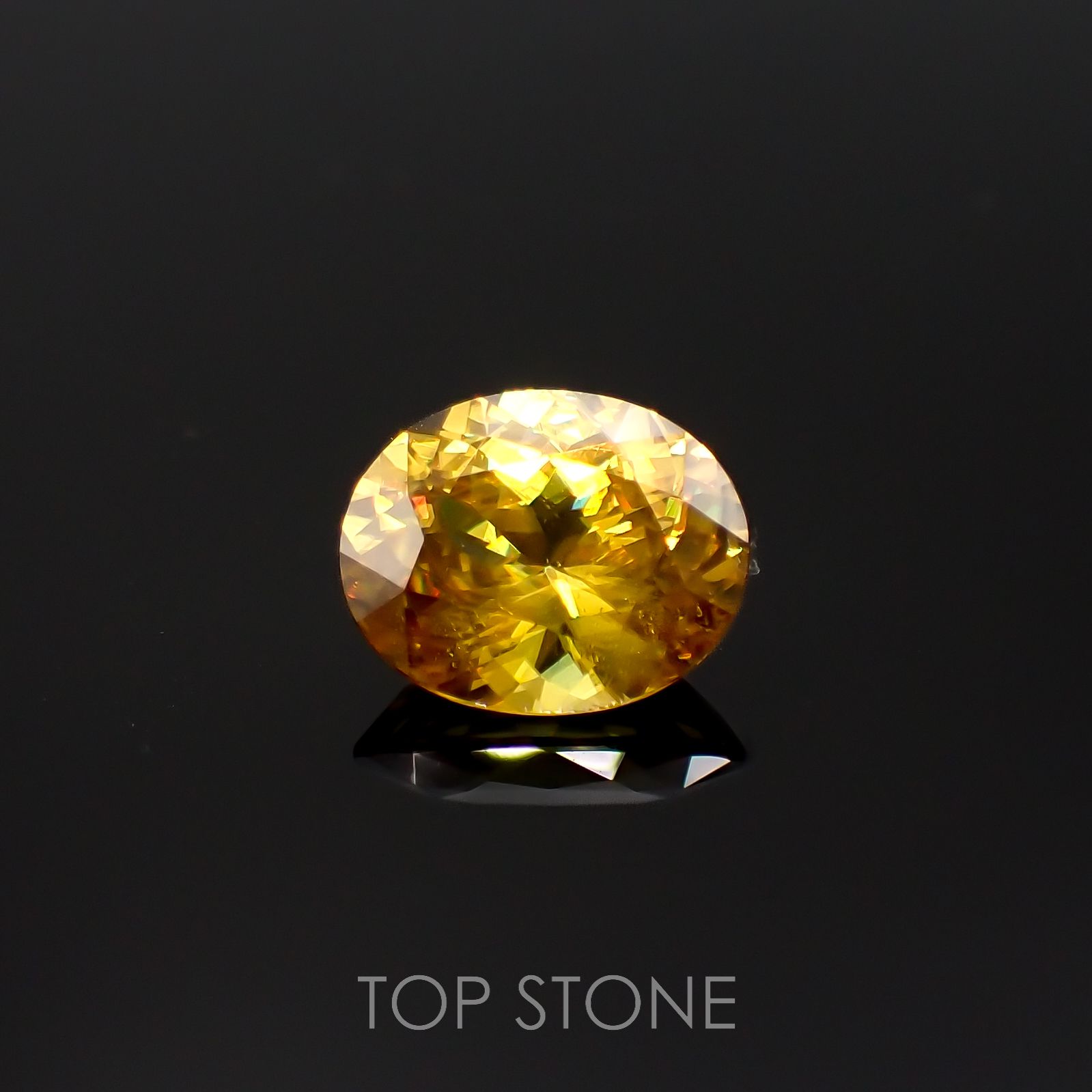 ゴールデンスフェーン  マダガスカル産 2.50ct[220918084]9.6x7.7mm前後