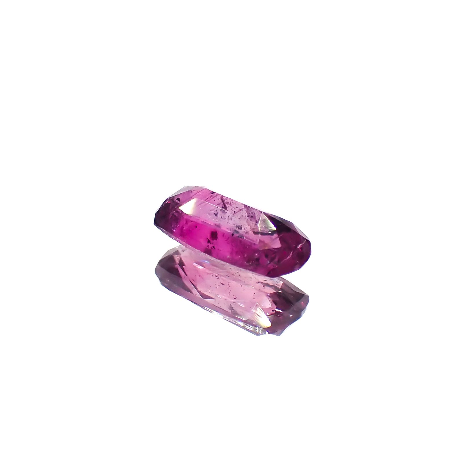 パープルサファイア 非加熱 パキスタン・カシミール地方産 0.77ct[240628404]7.4x3.7mm前後
