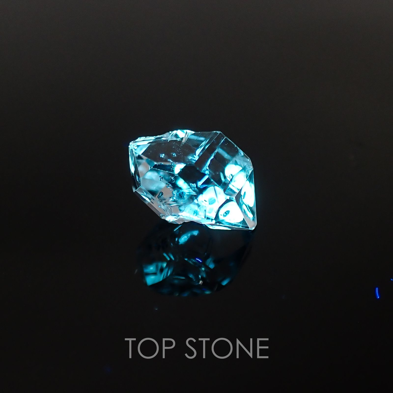 オイルインクォーツ パキスタン産 原石・結晶 2.4ct[20117530]10.2×7.3mm前後