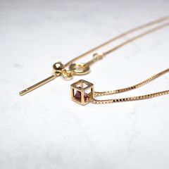 ◇K18 Reinette（レネット）◇ガーネット | キューブボックスデザイン [チャーム/ペンダントトップ※チェーン別売り]