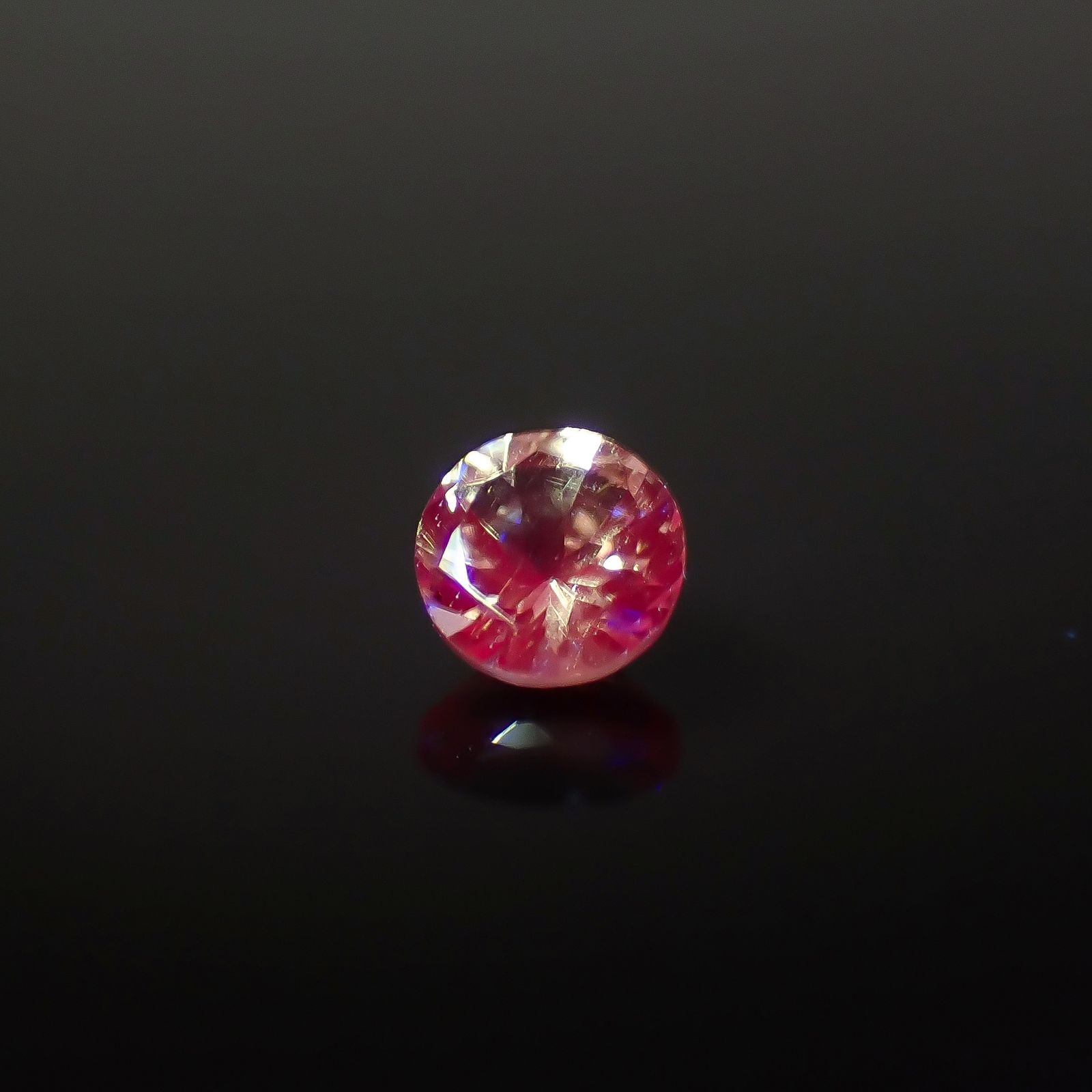 ドラゴンガーネット タンザニア産 0.33ct / 4x4mm前後 [260732672]