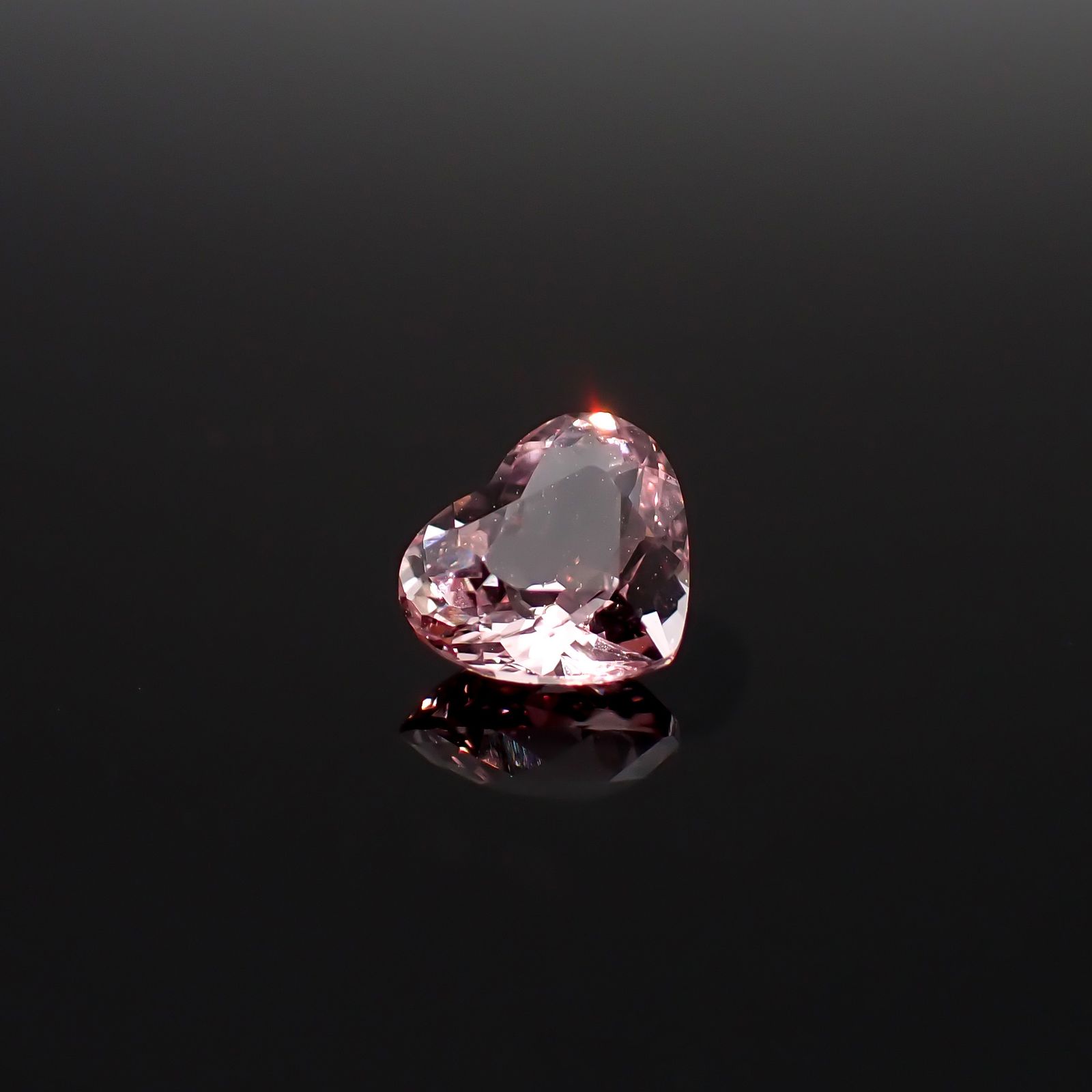 モルガナイト ブラジル産 1.22ct / 6.7x7.9mm前後 [260632308]