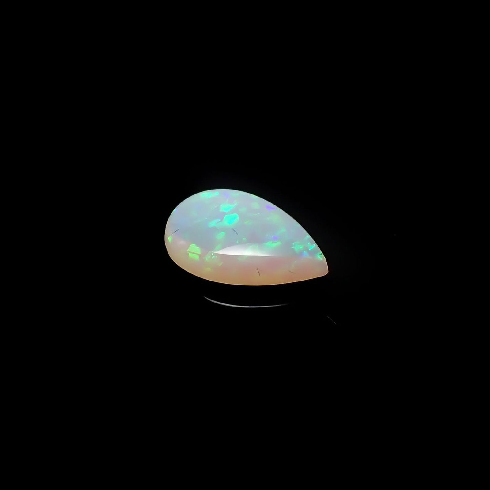 オパール オーストラリア産 0.73ct / 9x6mm前後 [240125285]