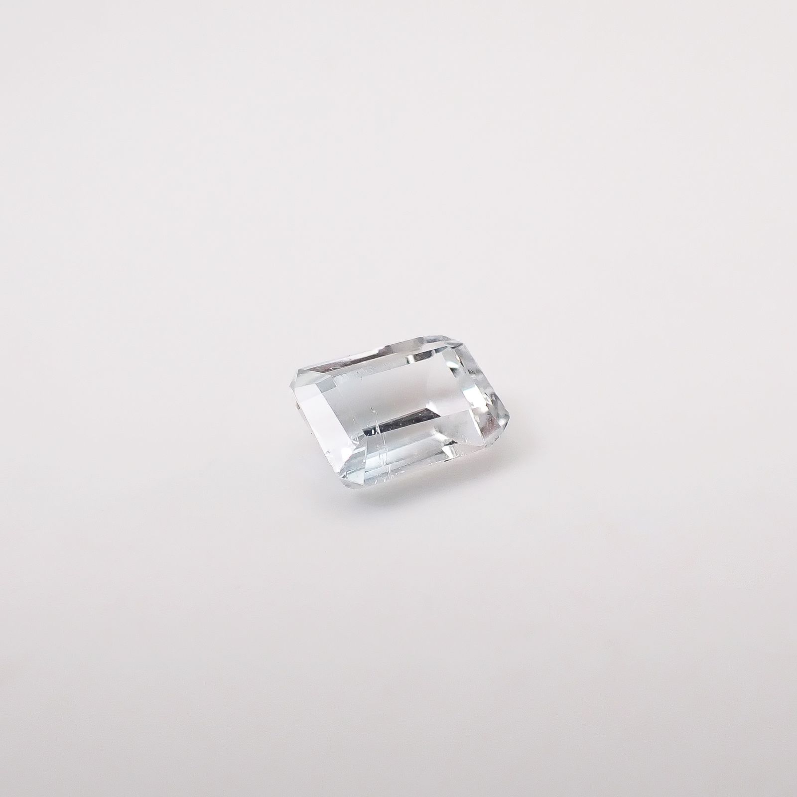 バイカラートパーズ 非加熱 ブラジル産 1.14ct / 6.9x5.2mm前後 [260331802]