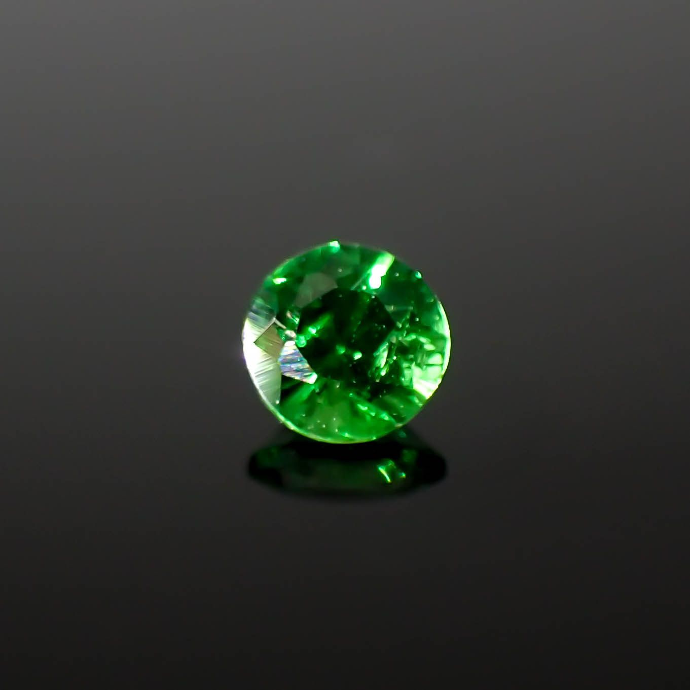 ツァボライト(宝石名グリーン グロッシュラー・ガーネット)タンザニア産 0.15ct 識別済[240226082]3.2x3.2mm前後