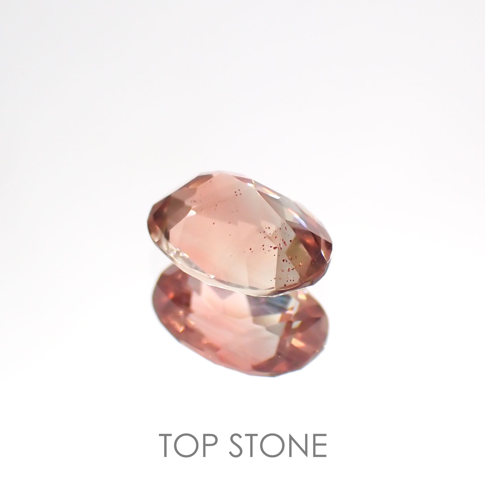 オレゴンサンストーン(宝石名ラブラドライト) アメリカ・オレゴン州産 0.76ct 識別済[20074131]7.1×5.2mm前後