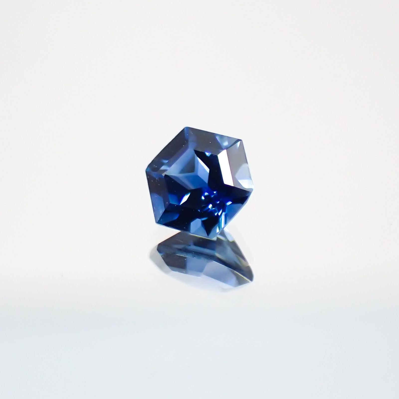◇ヘキサゴンカット◇サファイアSA マダガスカル産 ルース 0.27ct[210611052]3.6×3.5mm前後