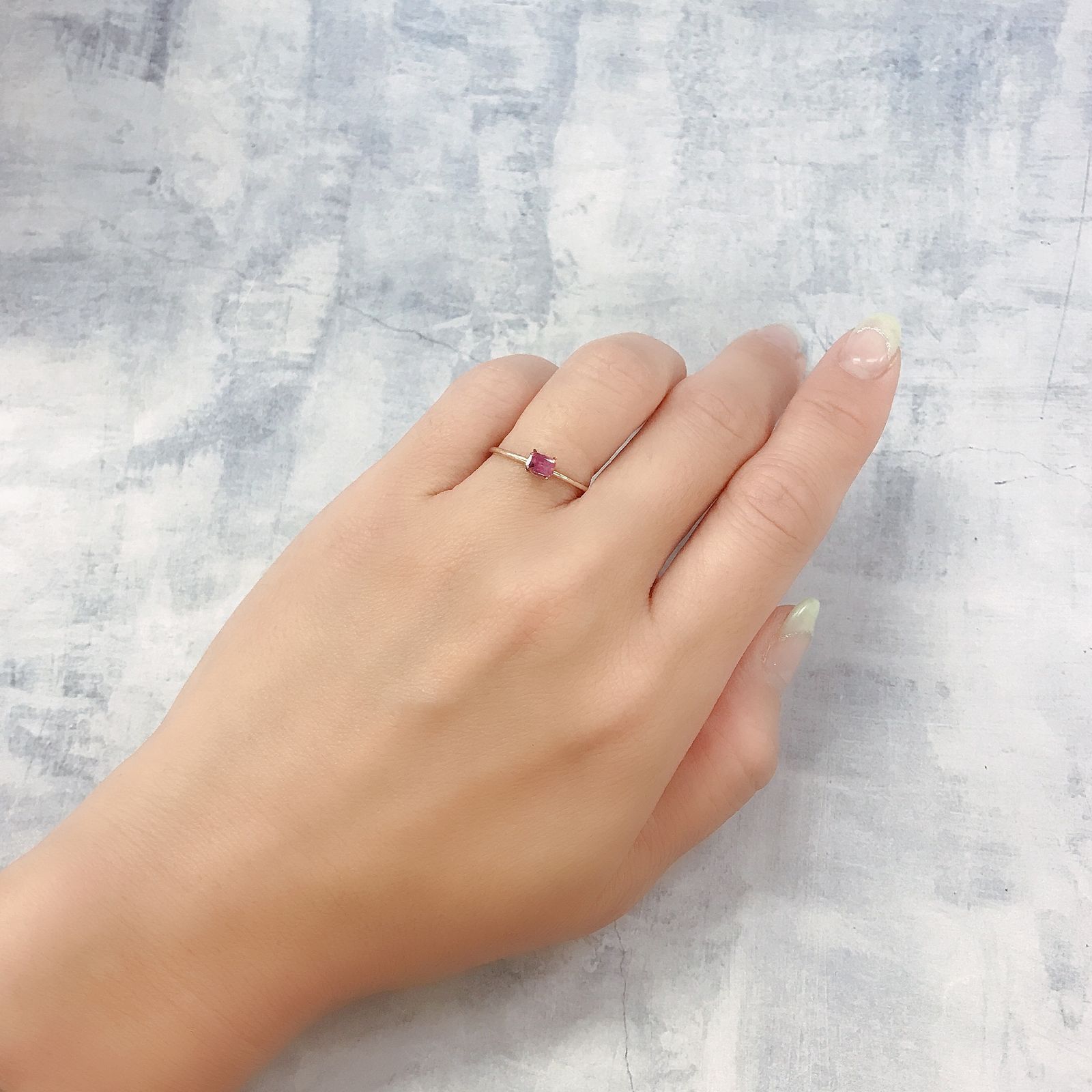 ウィンザーサファイア(宝石名サファイア)タンザニア・ウィンザー産 0.30ct 識別済[220817397]4.5x3mm前後