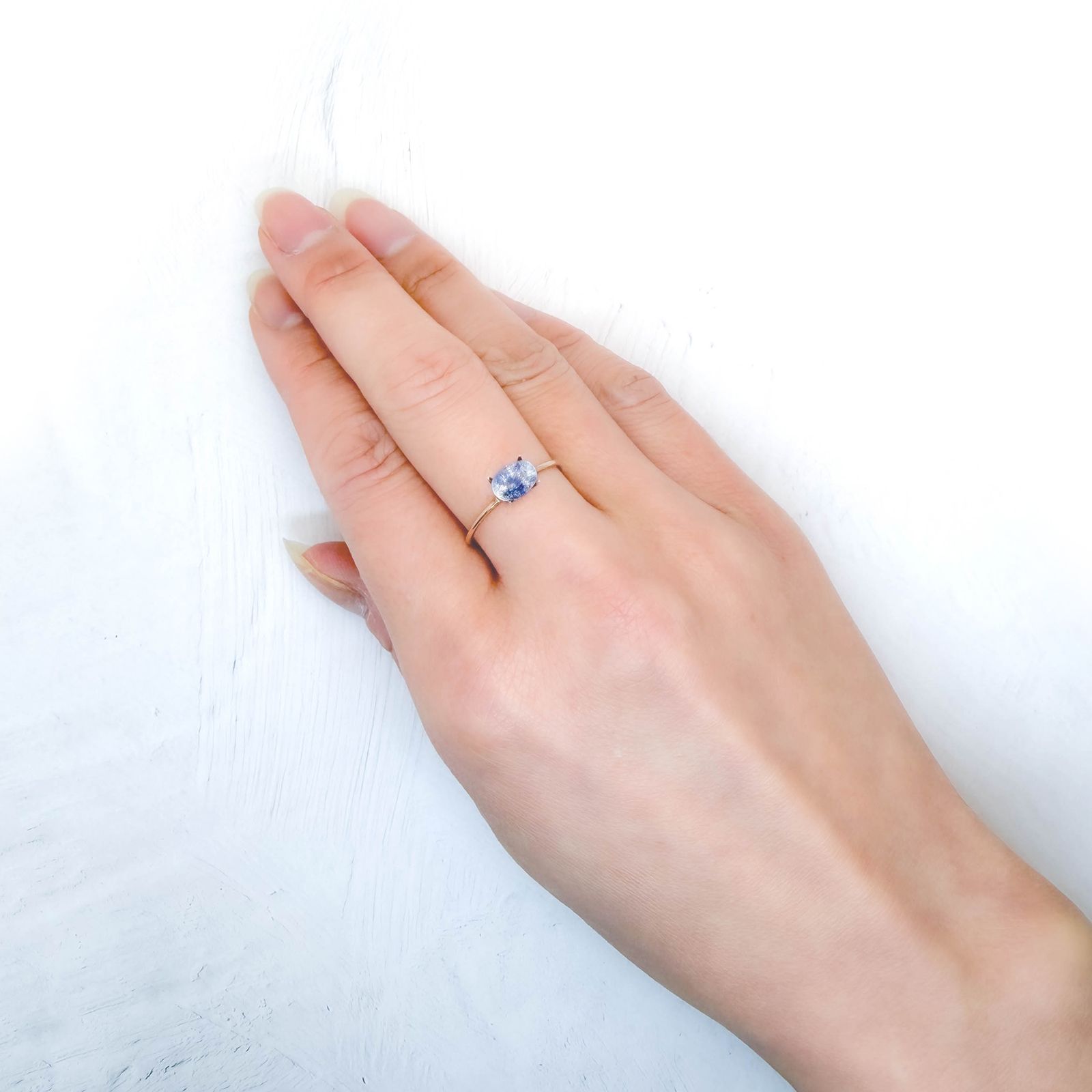 デュモルチェライトインクォーツ ブラジル産 0.69ct / 6.9x4.9mm前後 [260331847]