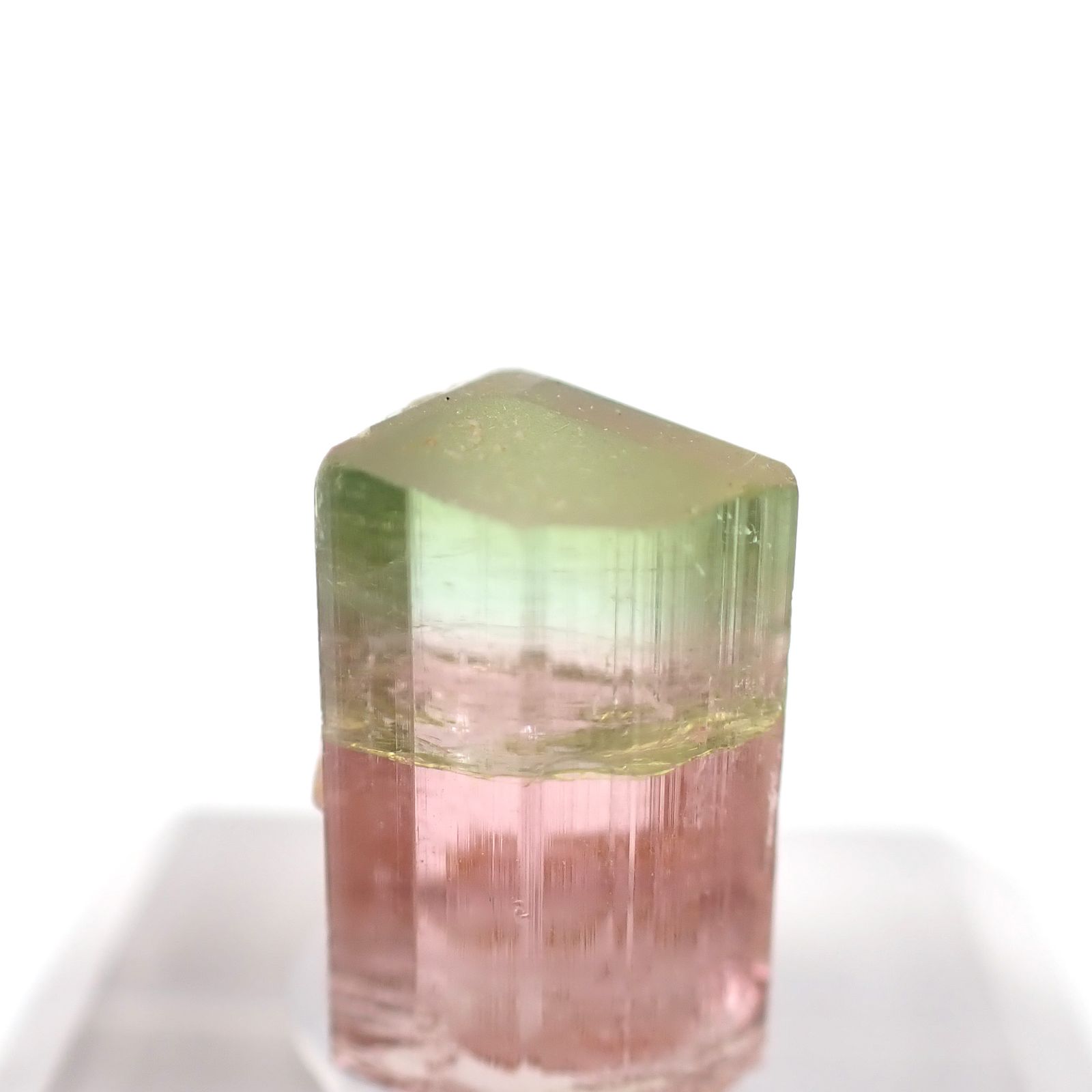 トルマリン柱状結晶原石 アメリカ・カリフォルニア州産 アクリル台座付き 9.72ct(1.94g) / 8.5x8.7x13.3mm前後 [260632361]