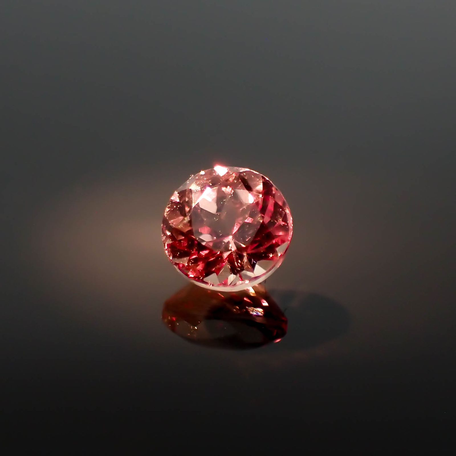 ドラゴンガーネット タンザニア産 0.38ct[240427285]3.9x3.9mm前後