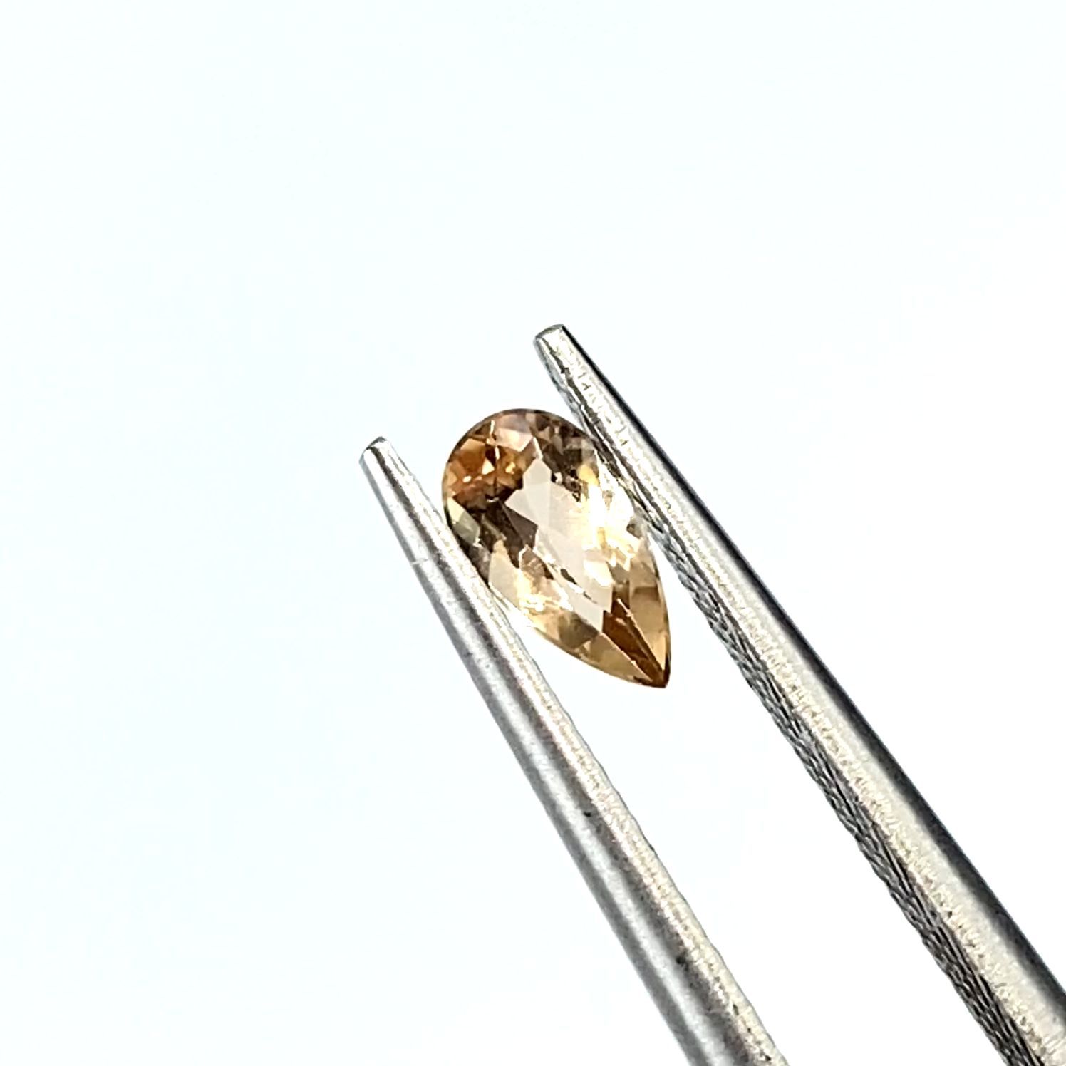 インペリアルトパーズ(宝石名トパーズ)ブラジル産 識別済 0.37ct / 6.2