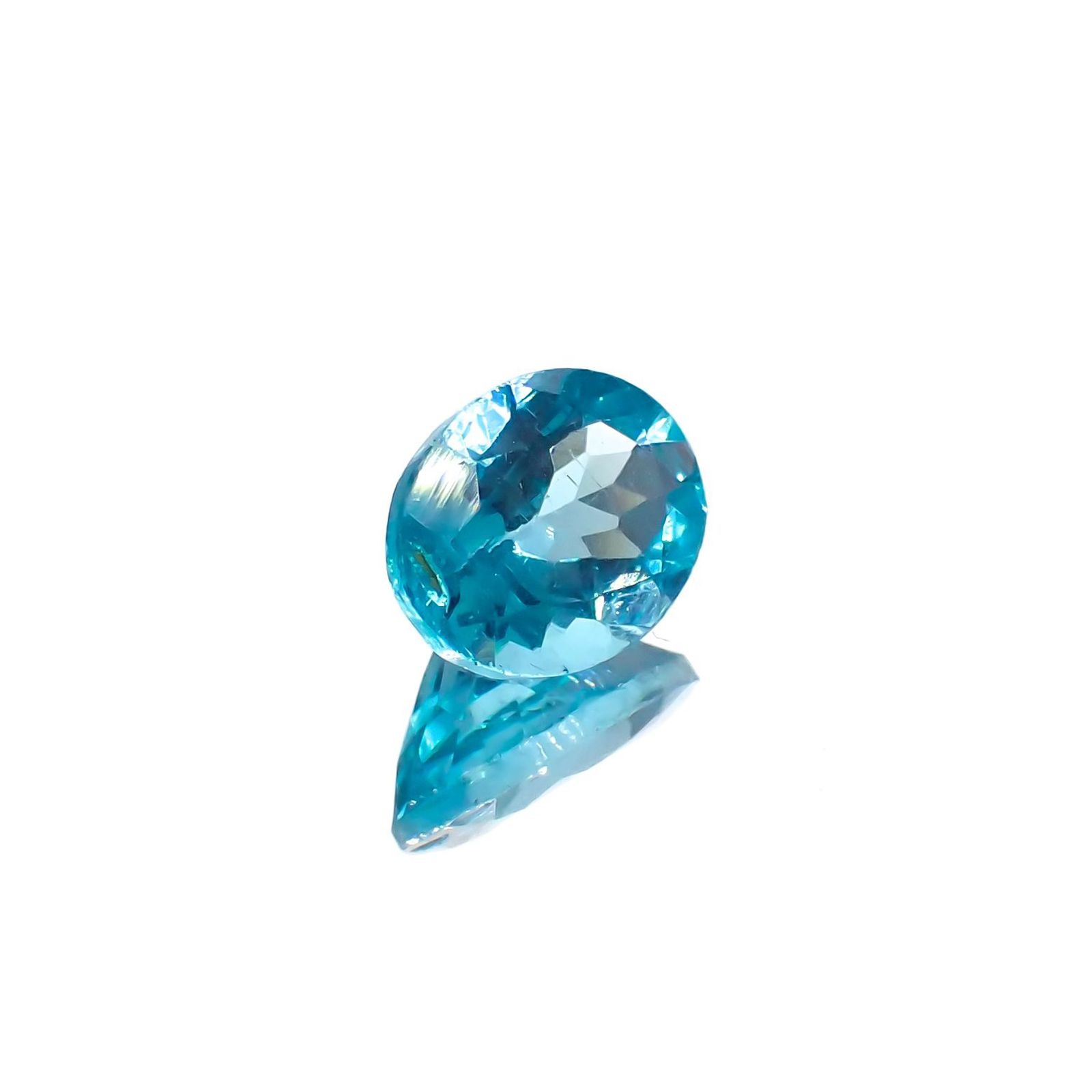 アパタイト(宝石名アパタイト)ブラジル産 識別済 1.41ct / 7.9x6.1mm前後 [251021343]