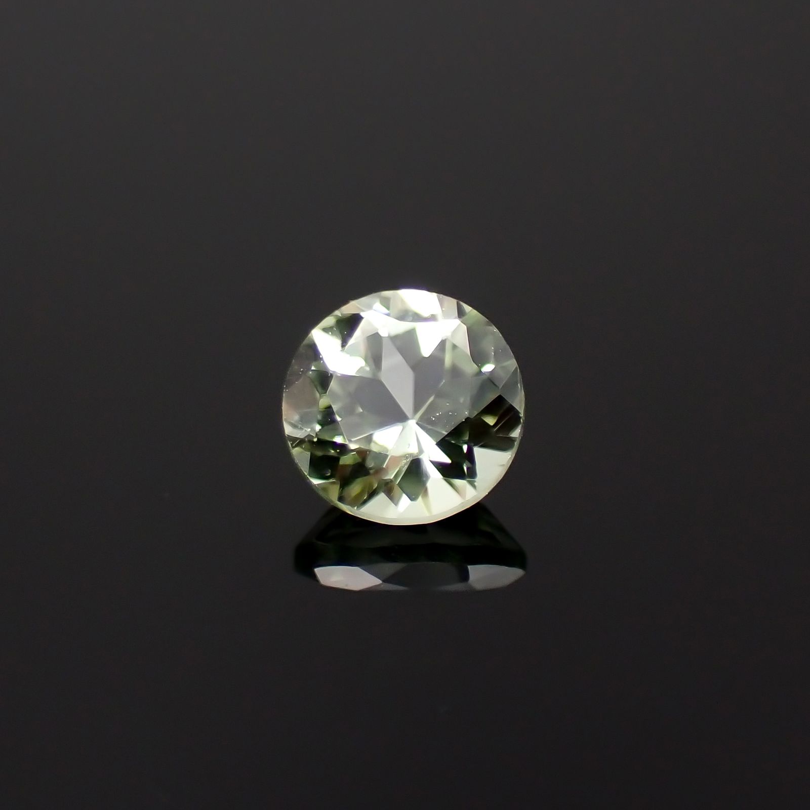 ミントガーネット タンザニア産 0.31ct[231023715]4.1x4.1mm前後
