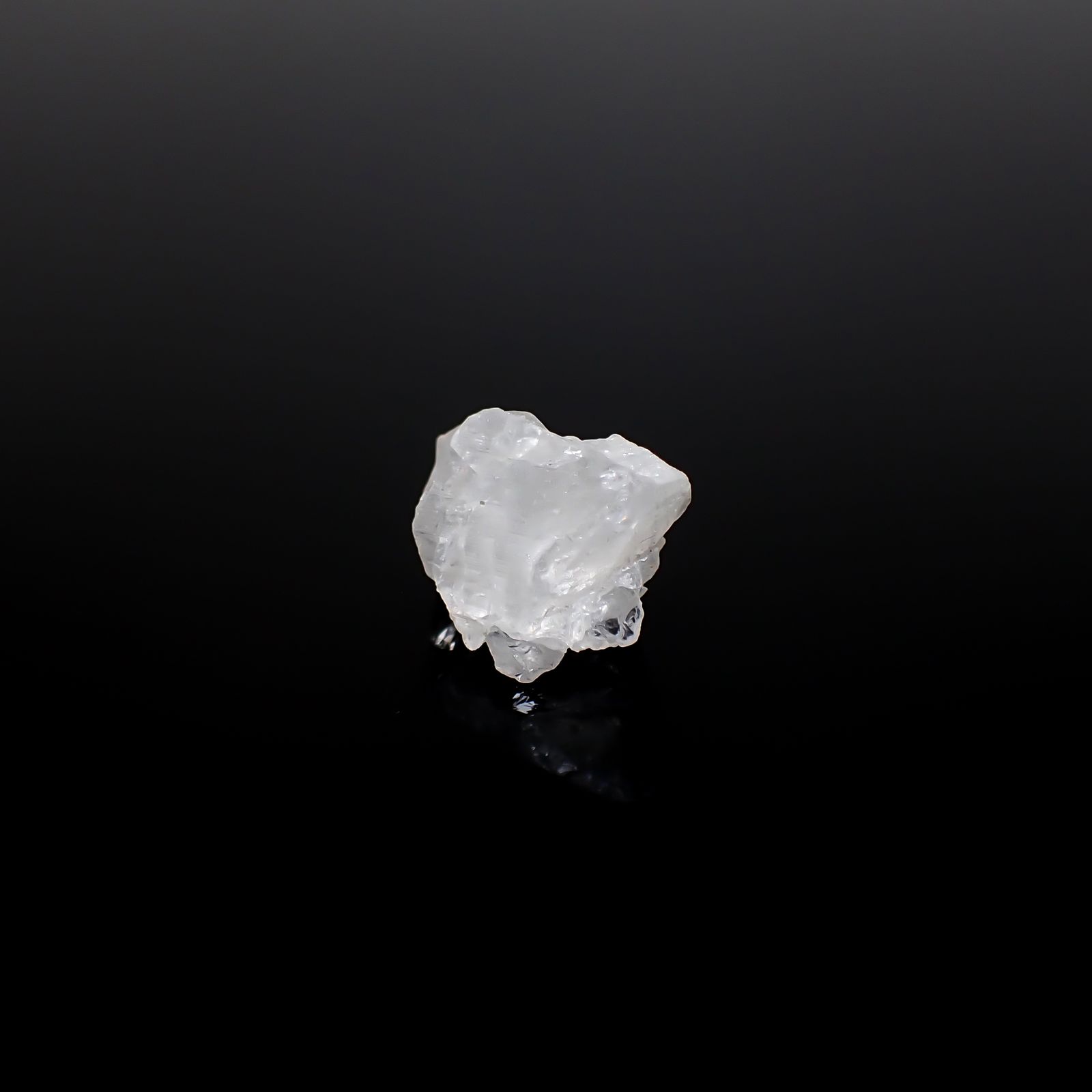 フェナカイト原石 ロシア産 9.88ct / 14.9x12.6mm前後 [260532173]