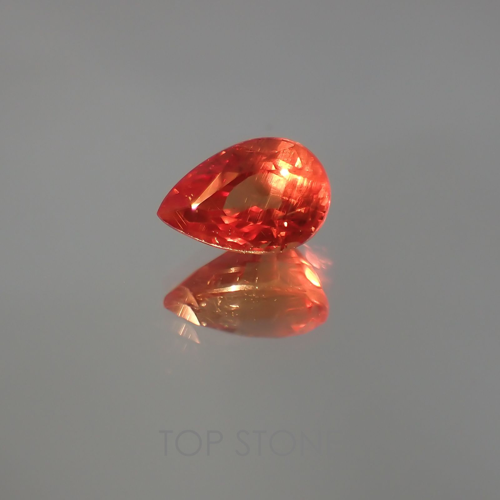 カラーチェンジマラヤガーネット(宝石名ガーネット) タンザニア産 1.33ct 識別済[21019643]7.7×5.1mm前後