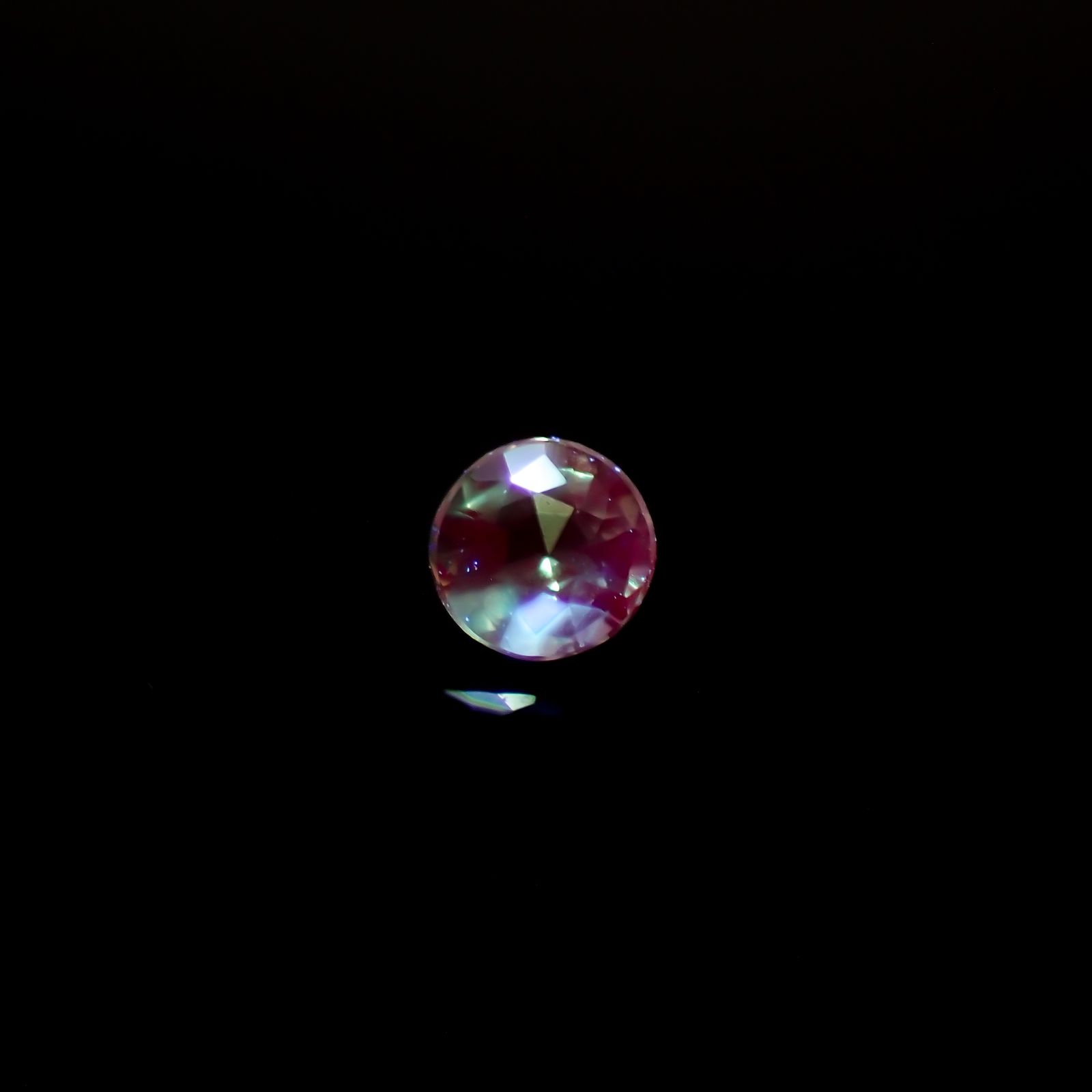 アレキサンドライトキャッツアイ ブラジル産/EmeraldMains社製 0.045ct[240527602]2.1x2.1mm前後
