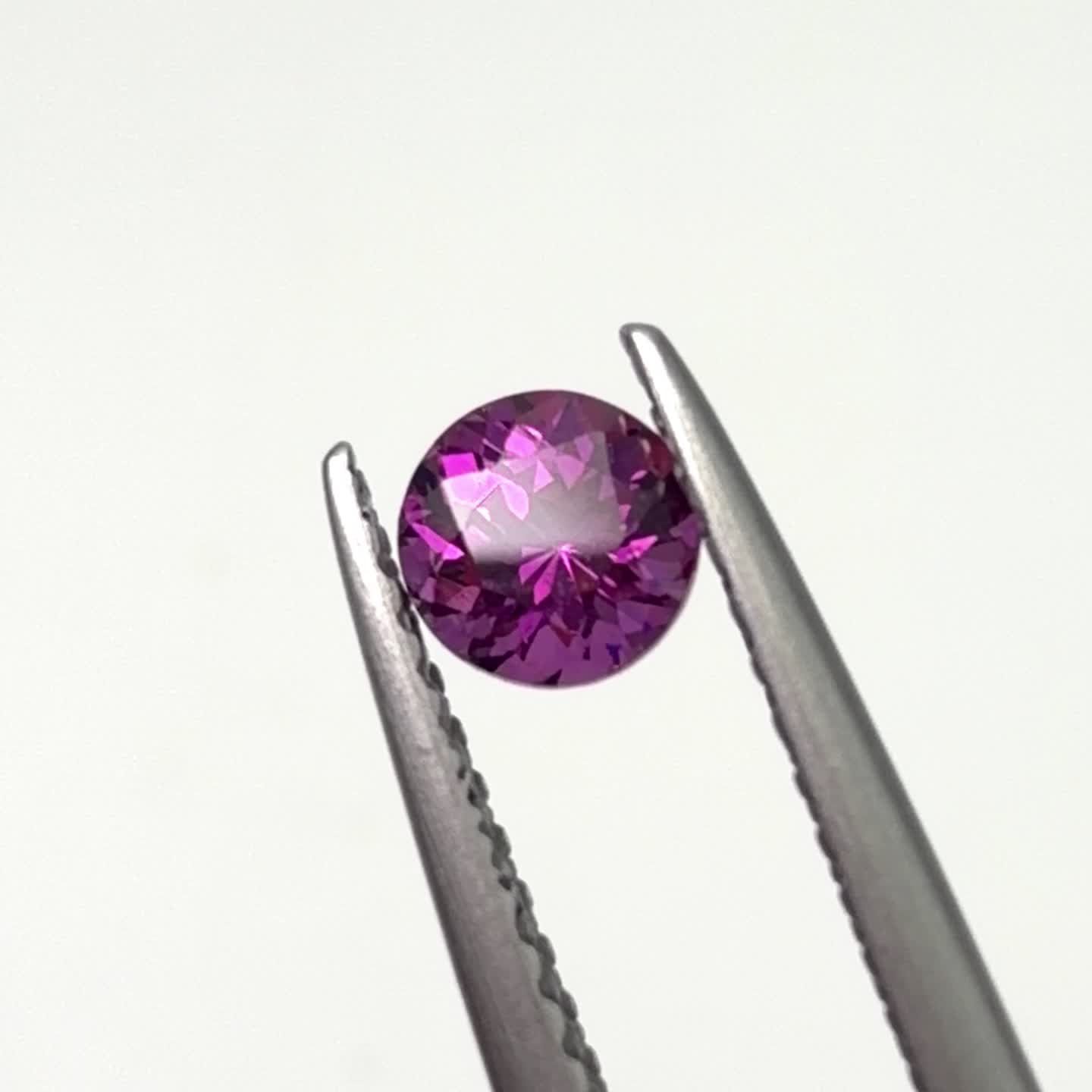 グレープガーネット(宝石名ガーネット)ブラジル産 識別済 0.44ct / 4.4