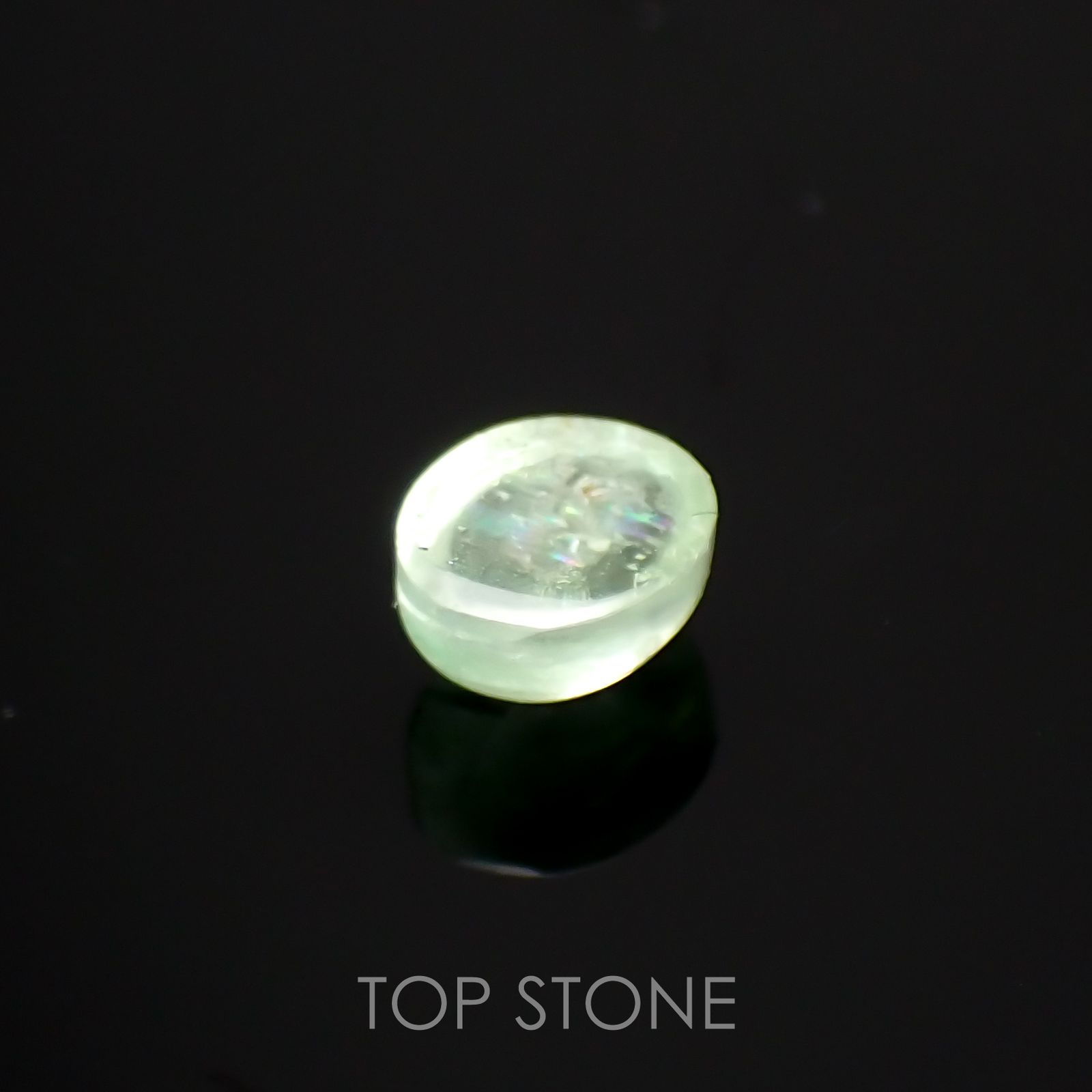 バナジウムコーネルピン(宝石名コーネルピン)タンザニア・タンガ州産 0.59ct 識別済[220115557]4.9x3.9mm前後