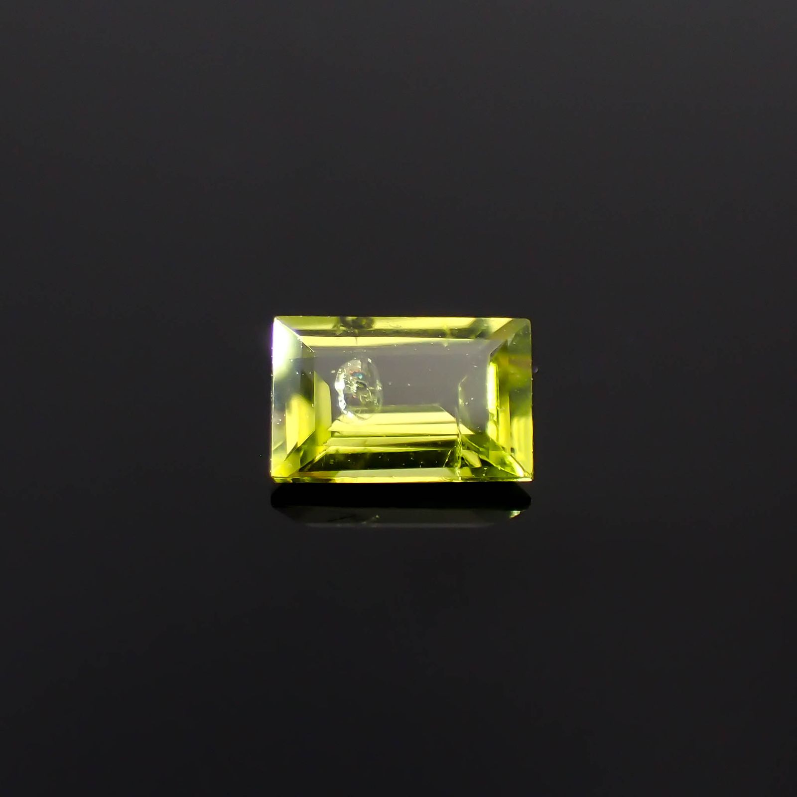 ブラックリリーパッドペリドット アメリカ・アリゾナ州産 0.41ct[240627935]5.4x3.5mm前後