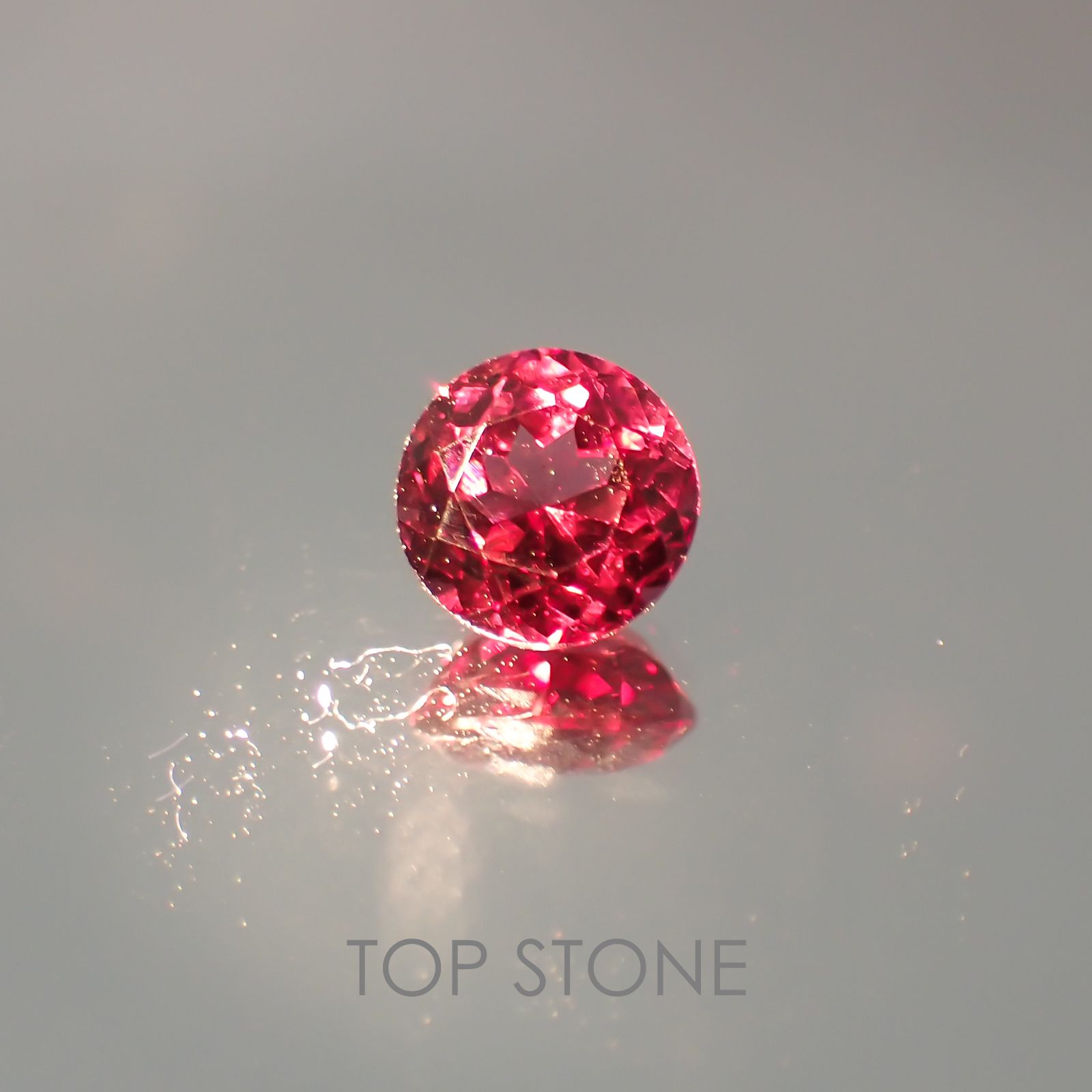 カラーチェンジマラヤガーネット(宝石名ガーネット) タンザニア産 1.17ct 識別済[21059661]6.1×6.1mm前後