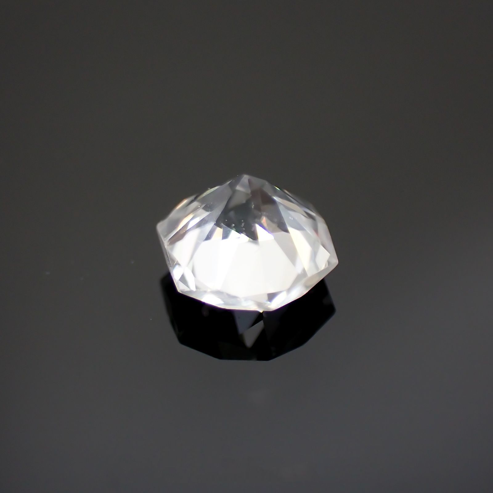 ◇ヘキサゴンカット◇カラーレスジルコン(宝石名ホワイト・ジルコン)スリランカ/カンボジア産 0.90ct 識別済[220114268]5x4.9mm前後