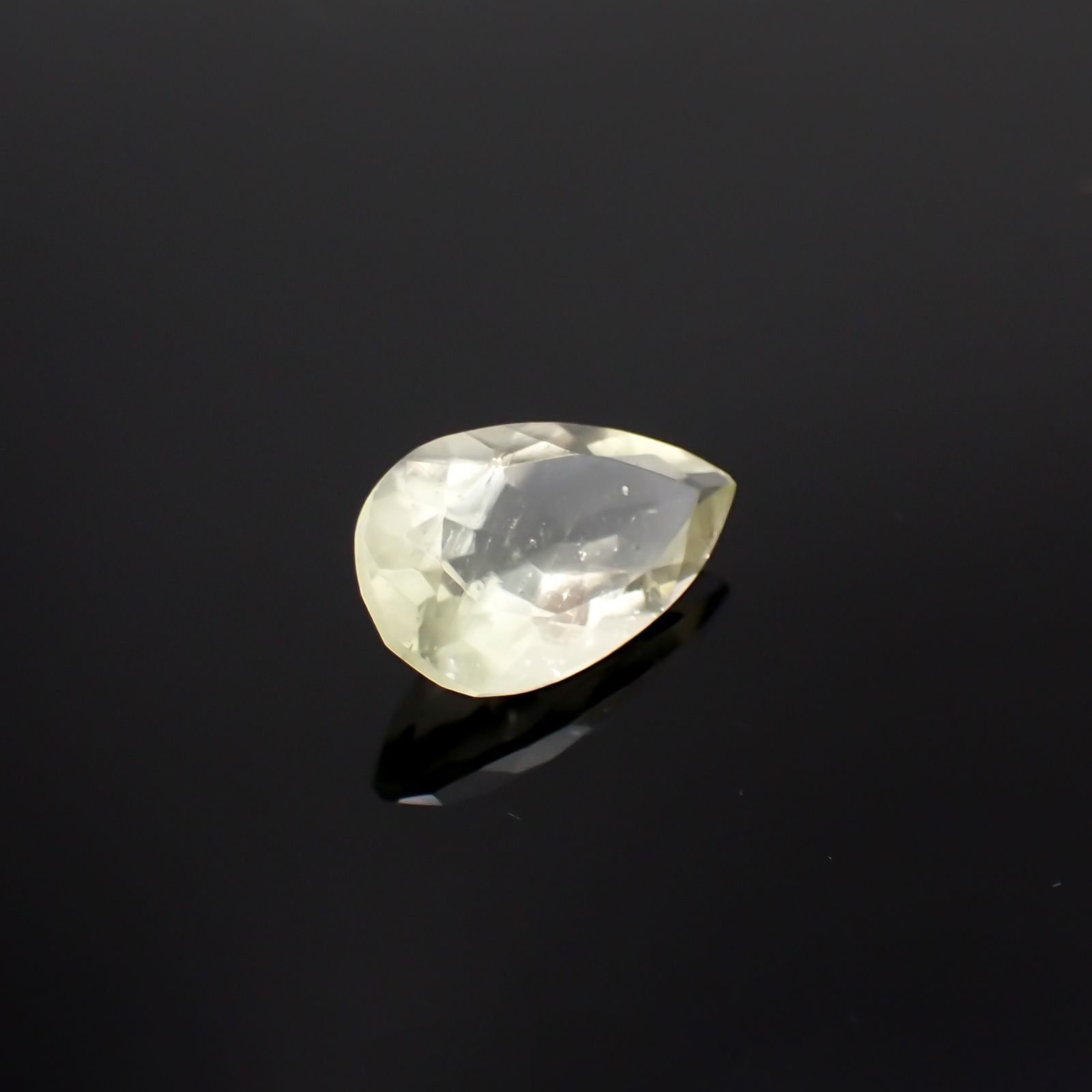 リビアングラス 発見地：エジプト・リビア砂漠 3.99ct[221018193]15.9x9.4mm前後