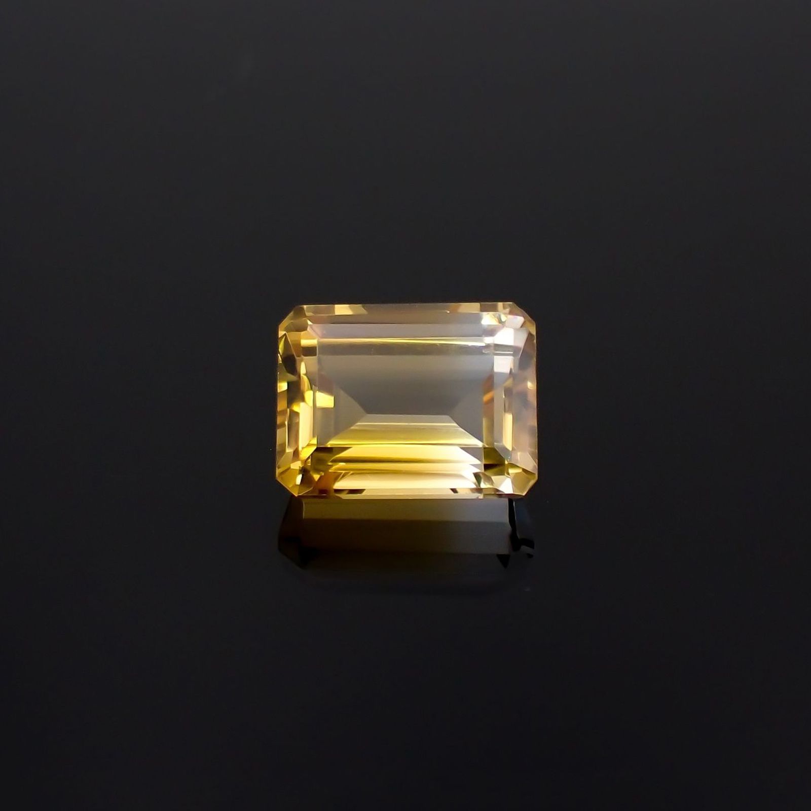バイカラーシトリン ブラジル・ミナスジェライス州産 8.53ct / 13.1x10mm前後 [251026465]
