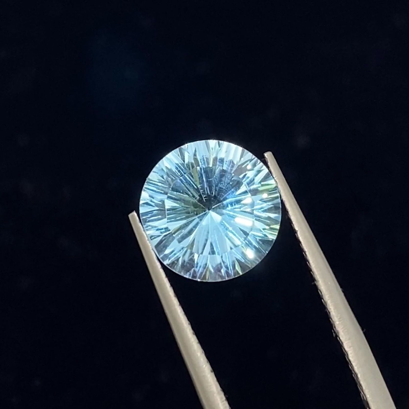 ブルートパーズ ブラジル産 4.08ct / 10x10mm前後 [251019317] | TOP
