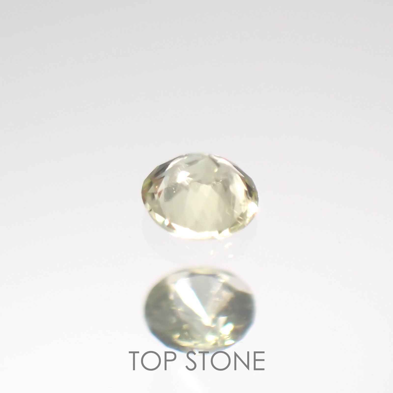 パラサイティックペリドット(宝石名ペリドット) 採取地：ロシア 0.018ct 識別済[210812865]1.5×1.5mm前後