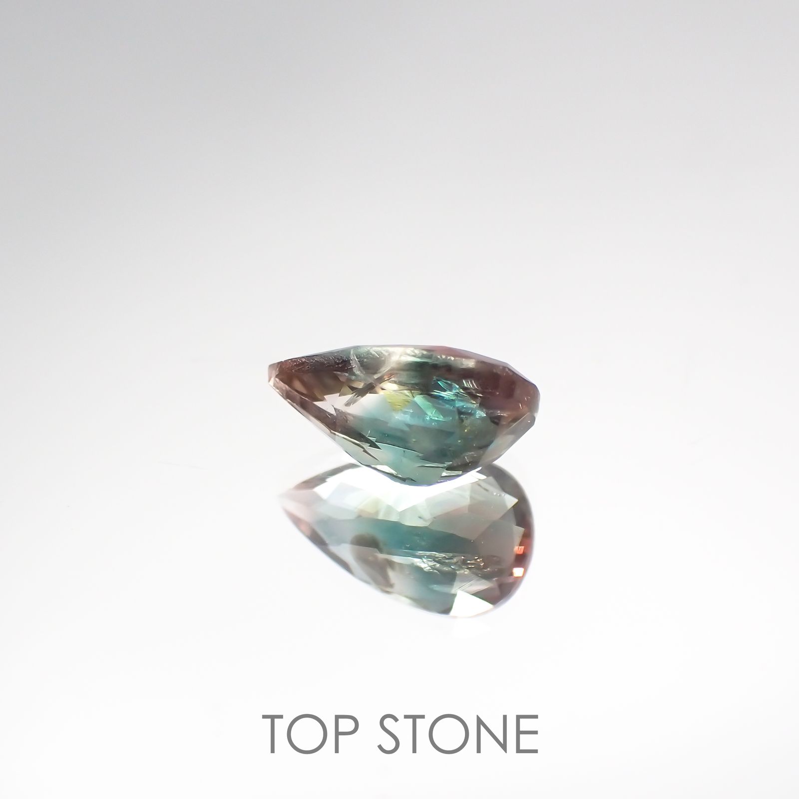 バイカラーオレゴンサンストーン アメリカ産 ルース 0.7ct[210711954]7.8×4.7mm前後