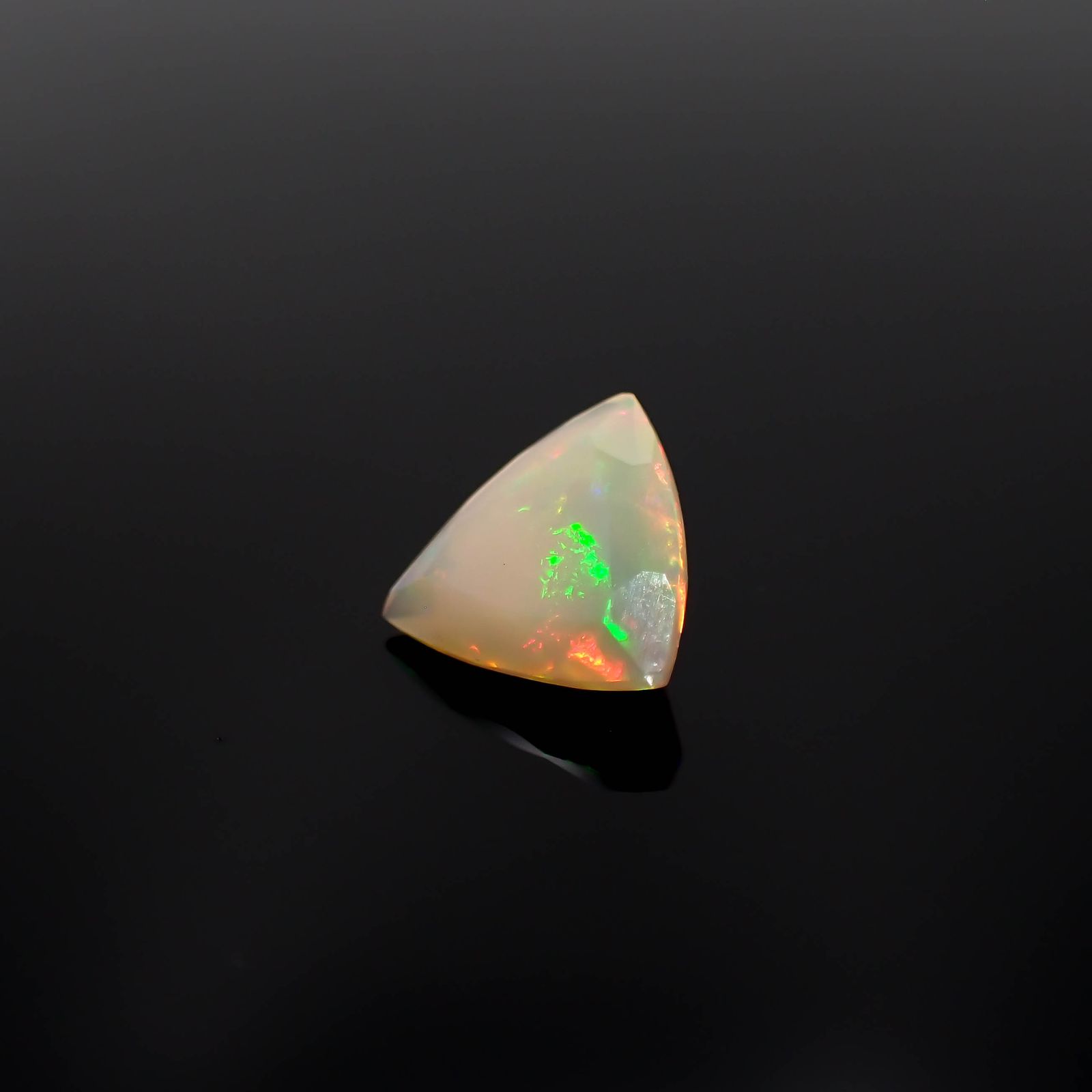 エチオピアオパール(宝石名オパール)エチオピア産 1.13ct 識別済[230521991]9.4x9.5mm前後