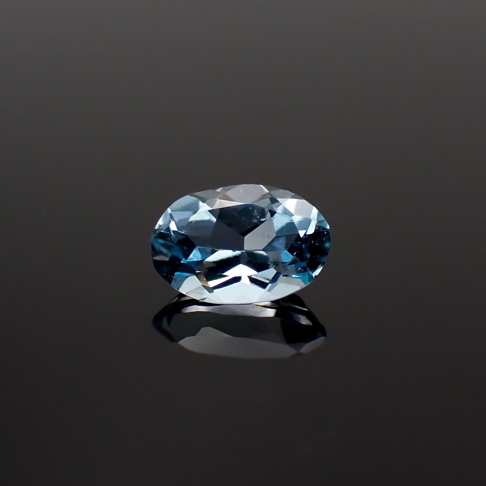 アクアマリン(宝石名アクアマリン)モザンビーク産 0.43ct 識別済[230421765]6.1x4.1mm前後