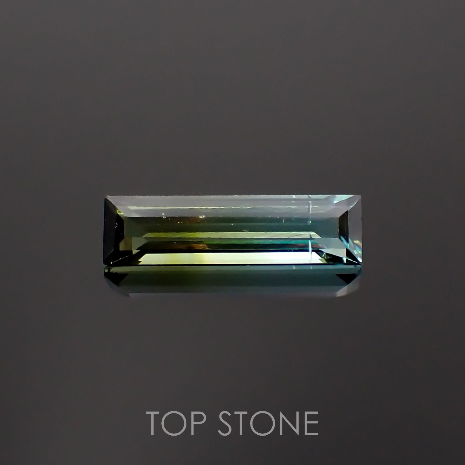 バイカラートルマリン コンゴ民主共和国産 1.33ct[230220534]13.2x3.5mm前後